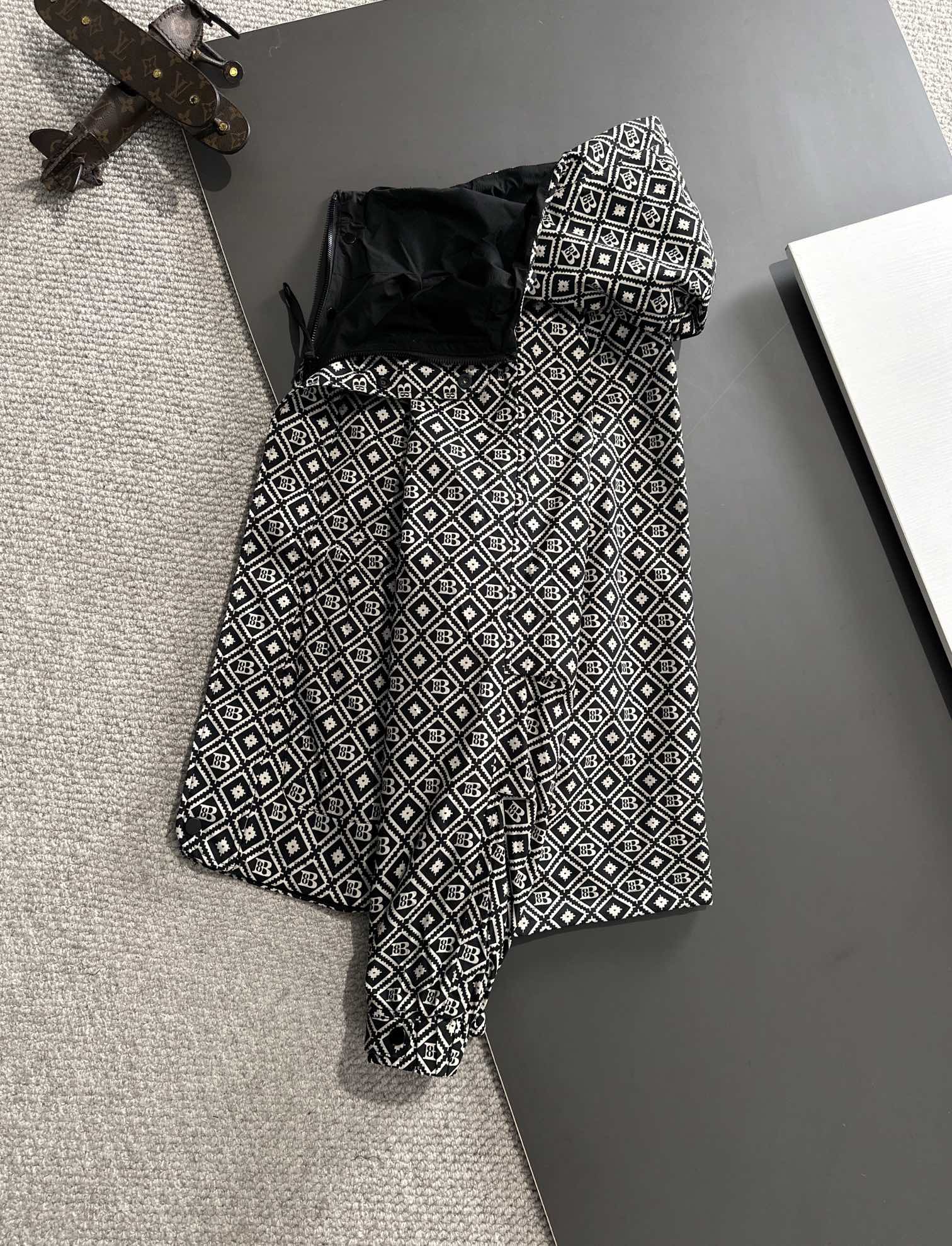 Balenciaga 2024 FW Hooded Nylon Windbreaker Jacket