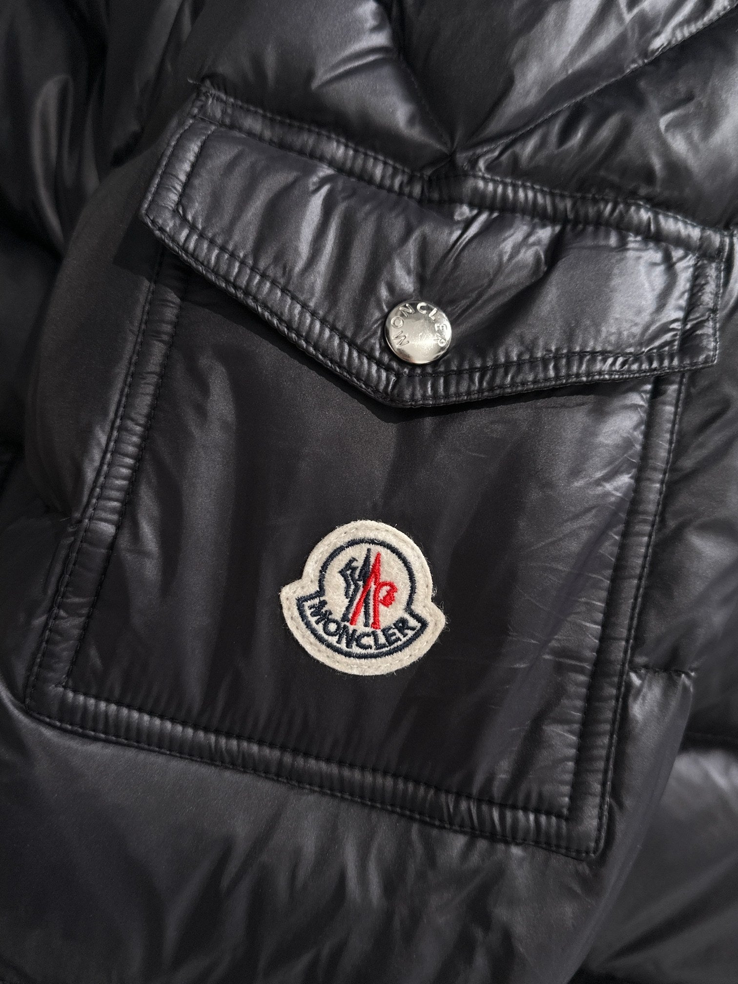 Moncler Mon Pavin Hooded Striped Short Down Jacket | Black | Size 1–5