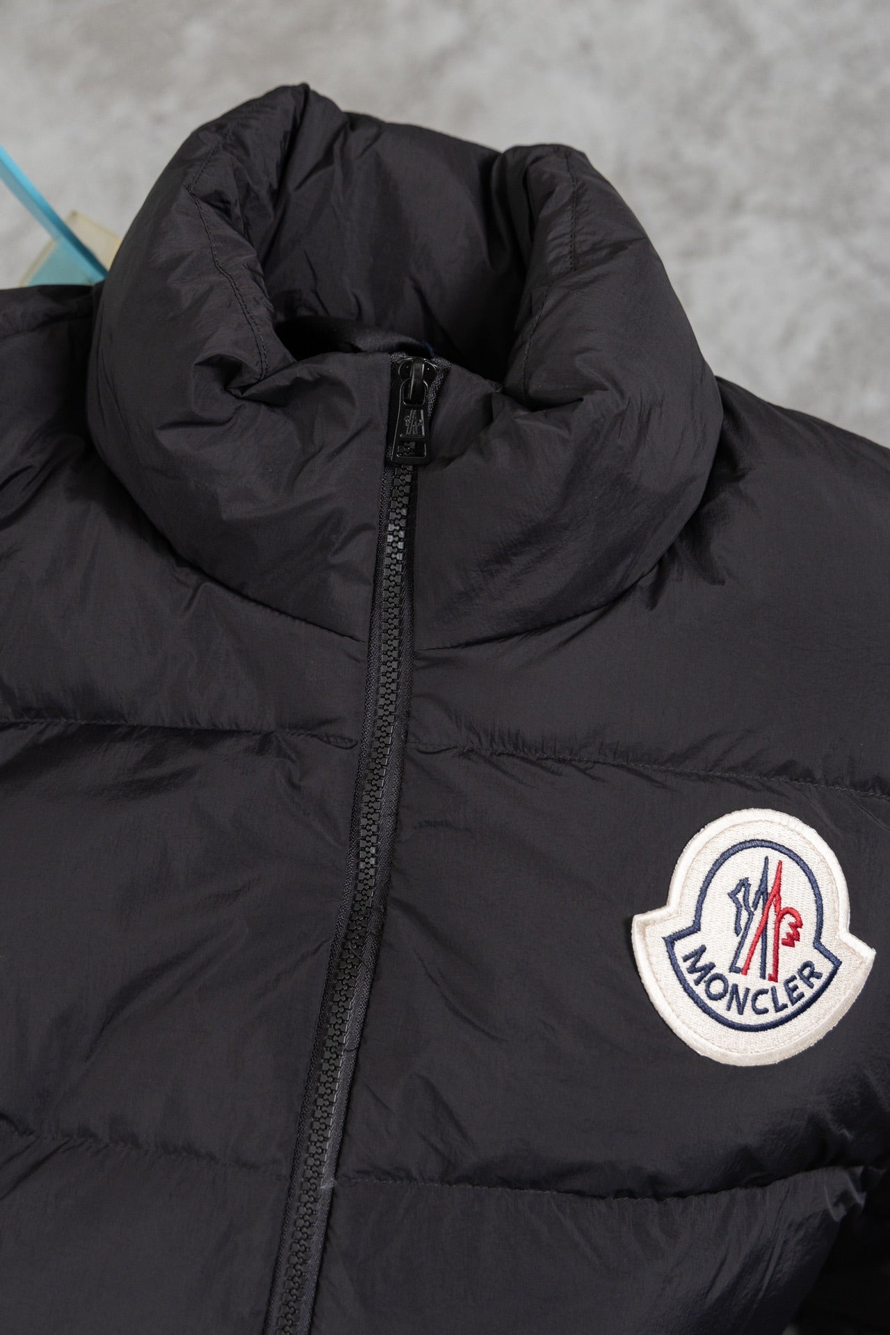 Moncler FW23 Citala Short Down Jacket | Embroidered Patch Logo | Unisex Couple Style | Sizes 1–5 (S–2XL)