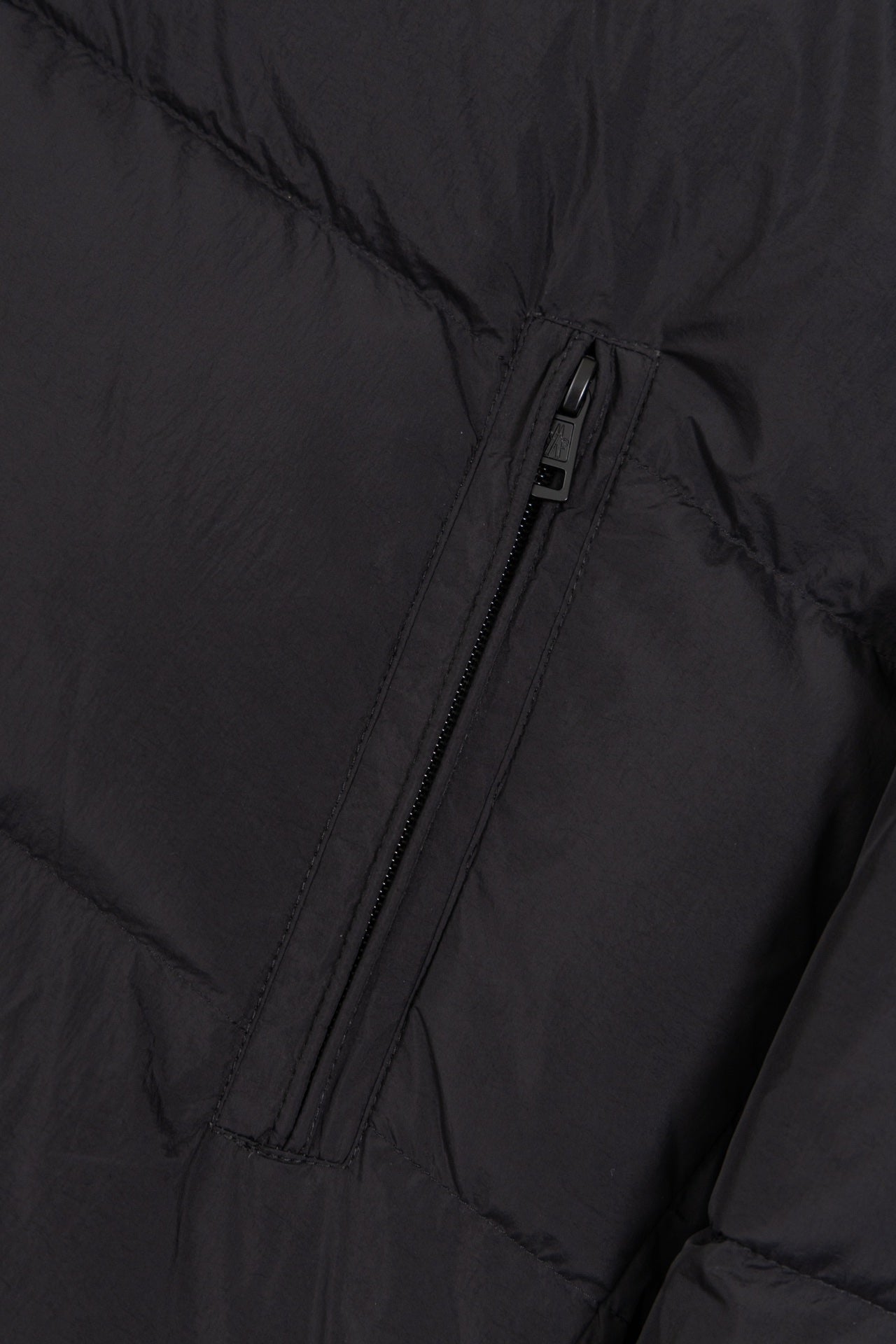 Moncler FW23 Citala Short Down Jacket | Embroidered Patch Logo | Unisex Couple Style | Sizes 1–5 (S–2XL)