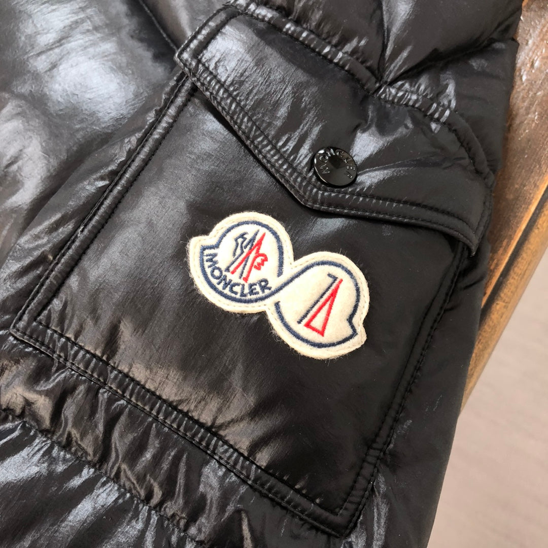 Moncler Maya 70 Short Down Jacket | Men’s 70th Anniversary Edition | Black / Off-White | Sizes 1–5