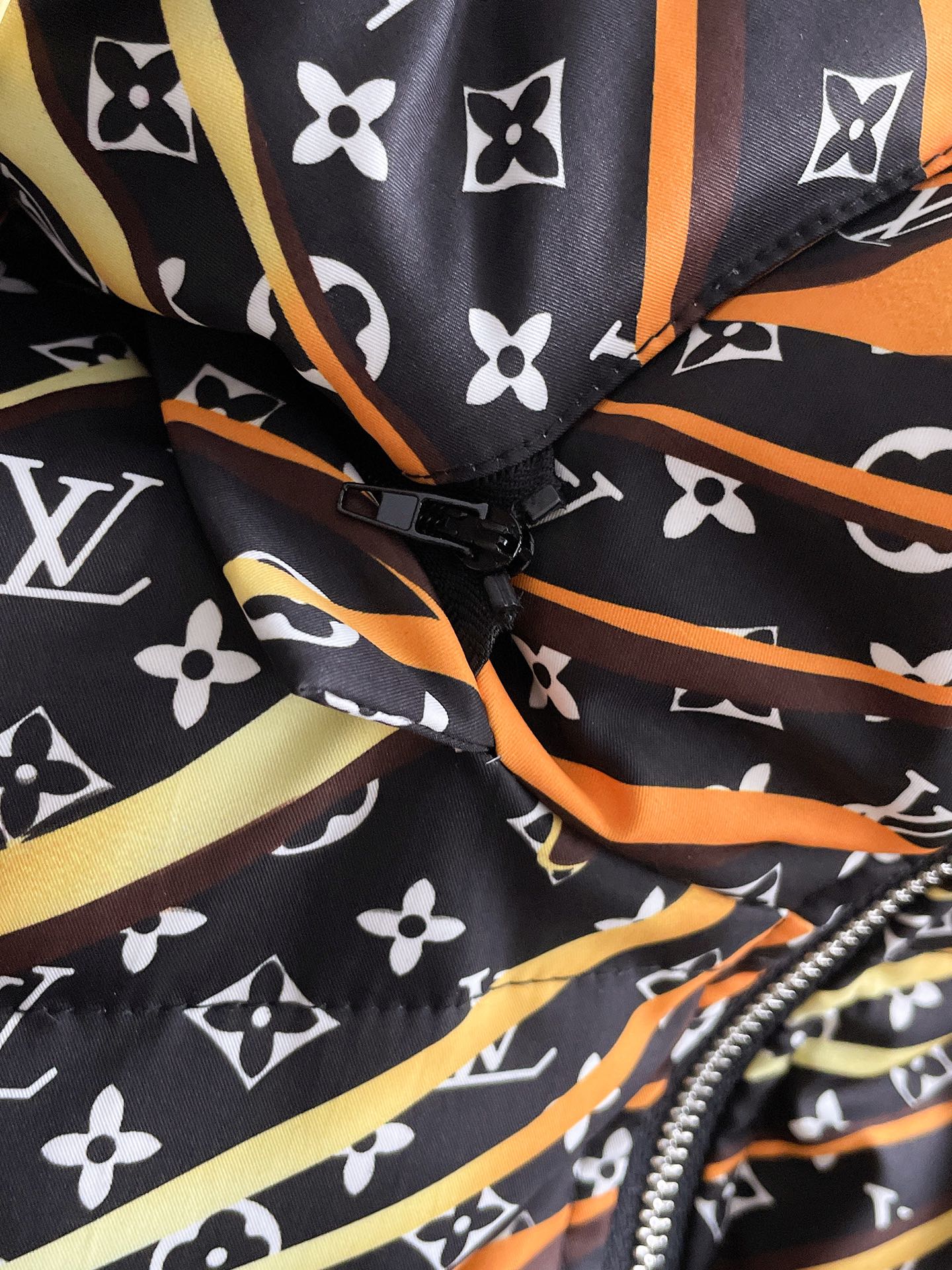 Louis Vuitton 2024 FW Down Jacket – Unisex Logo Edition, Size M–3XL