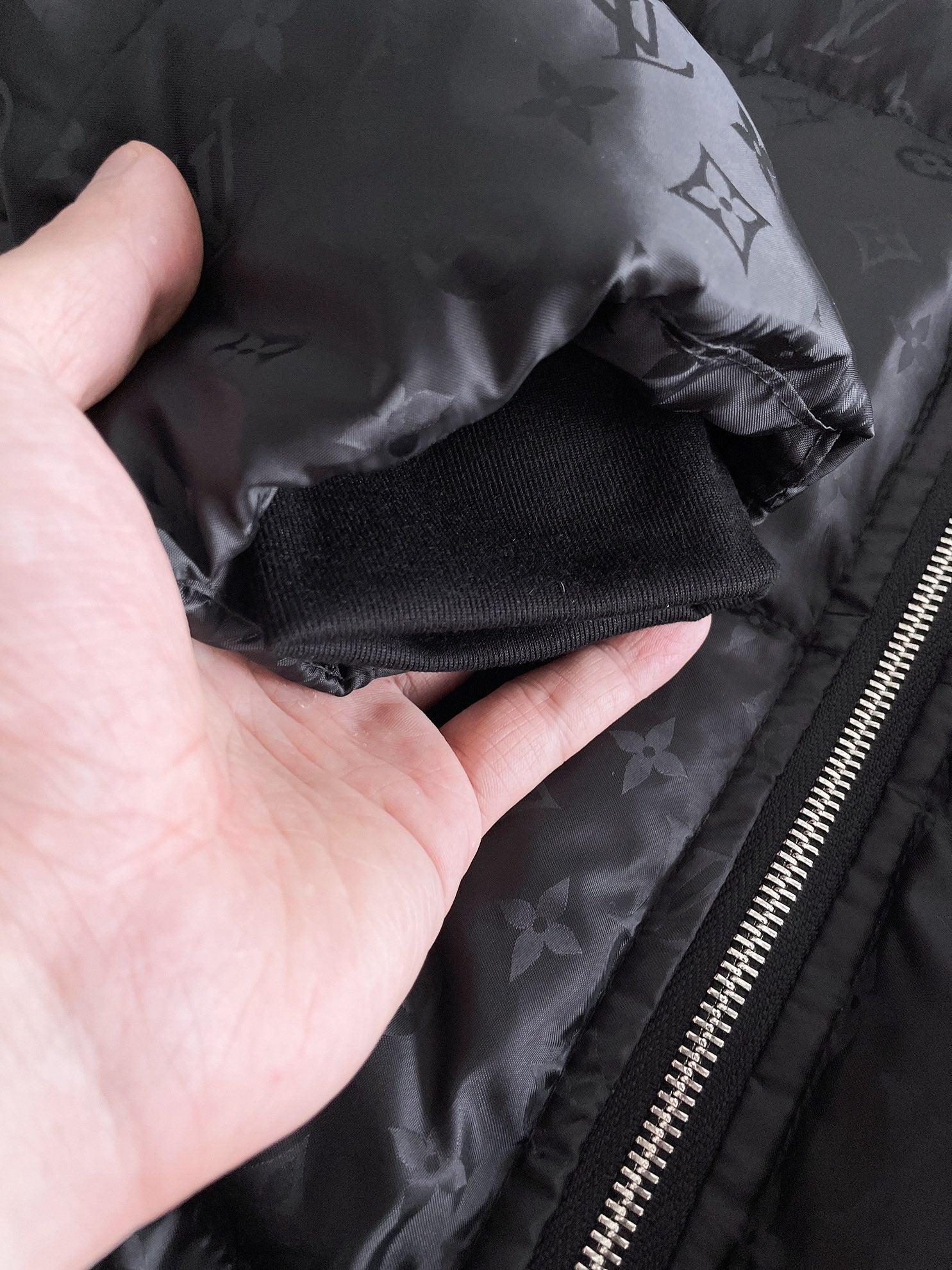 Louis Vuitton 2024 FW Down Jacket – Unisex Logo Edition, Size M–3XL