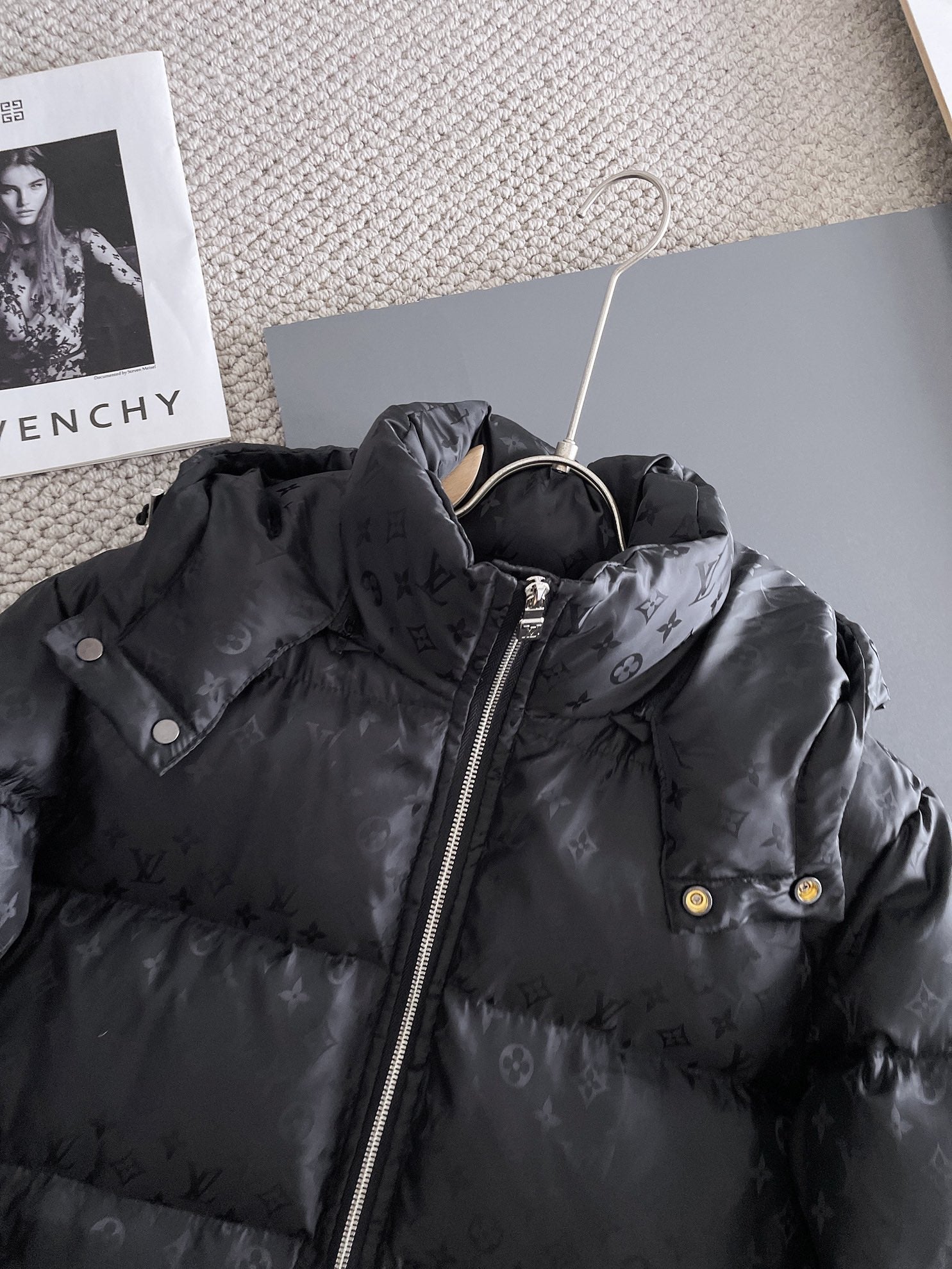 Louis Vuitton 2024 FW Down Jacket – Unisex Logo Edition, Size M–3XL