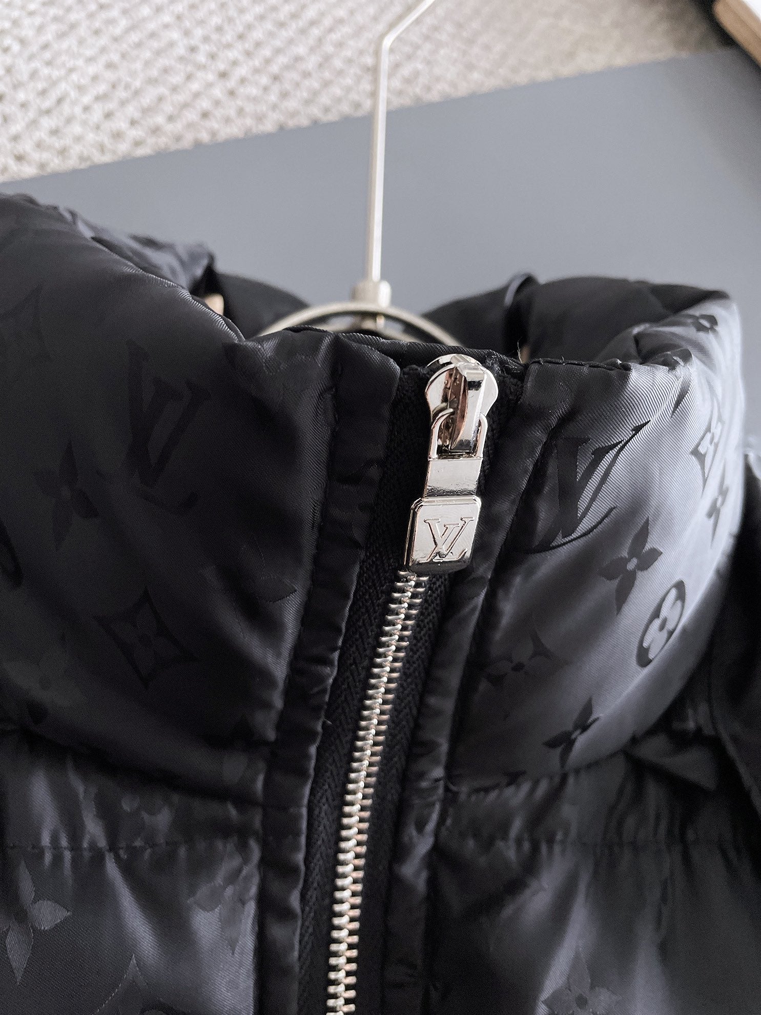 Louis Vuitton 2024 FW Down Jacket – Unisex Logo Edition, Size M–3XL