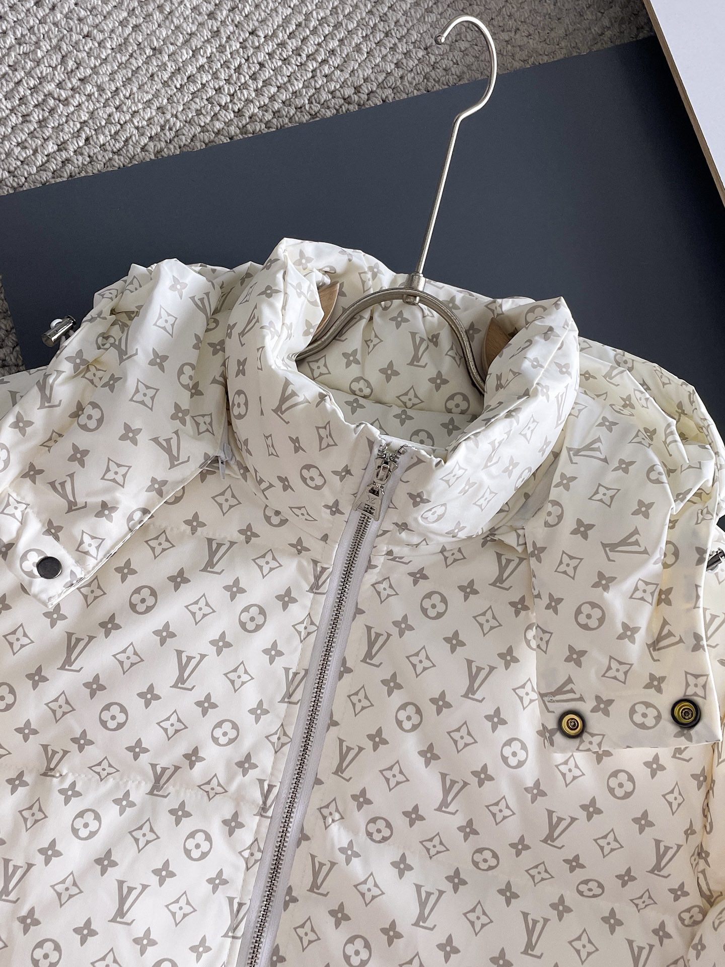 Louis Vuitton 2024 FW Down Jacket – Unisex Logo Edition, Size M–3XL