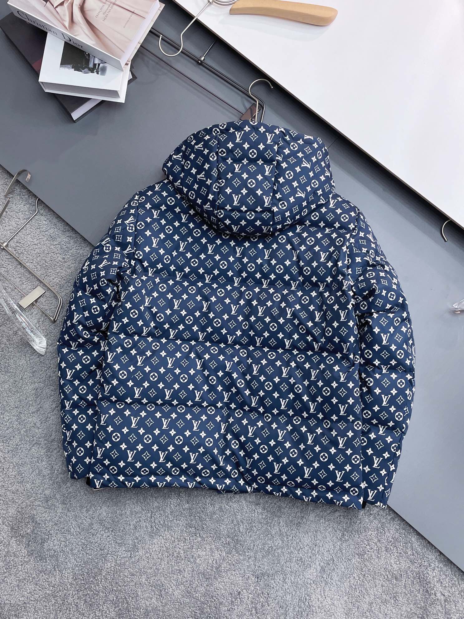 Louis Vuitton 2024 FW Down Jacket – Unisex Logo Edition, Size M–3XL