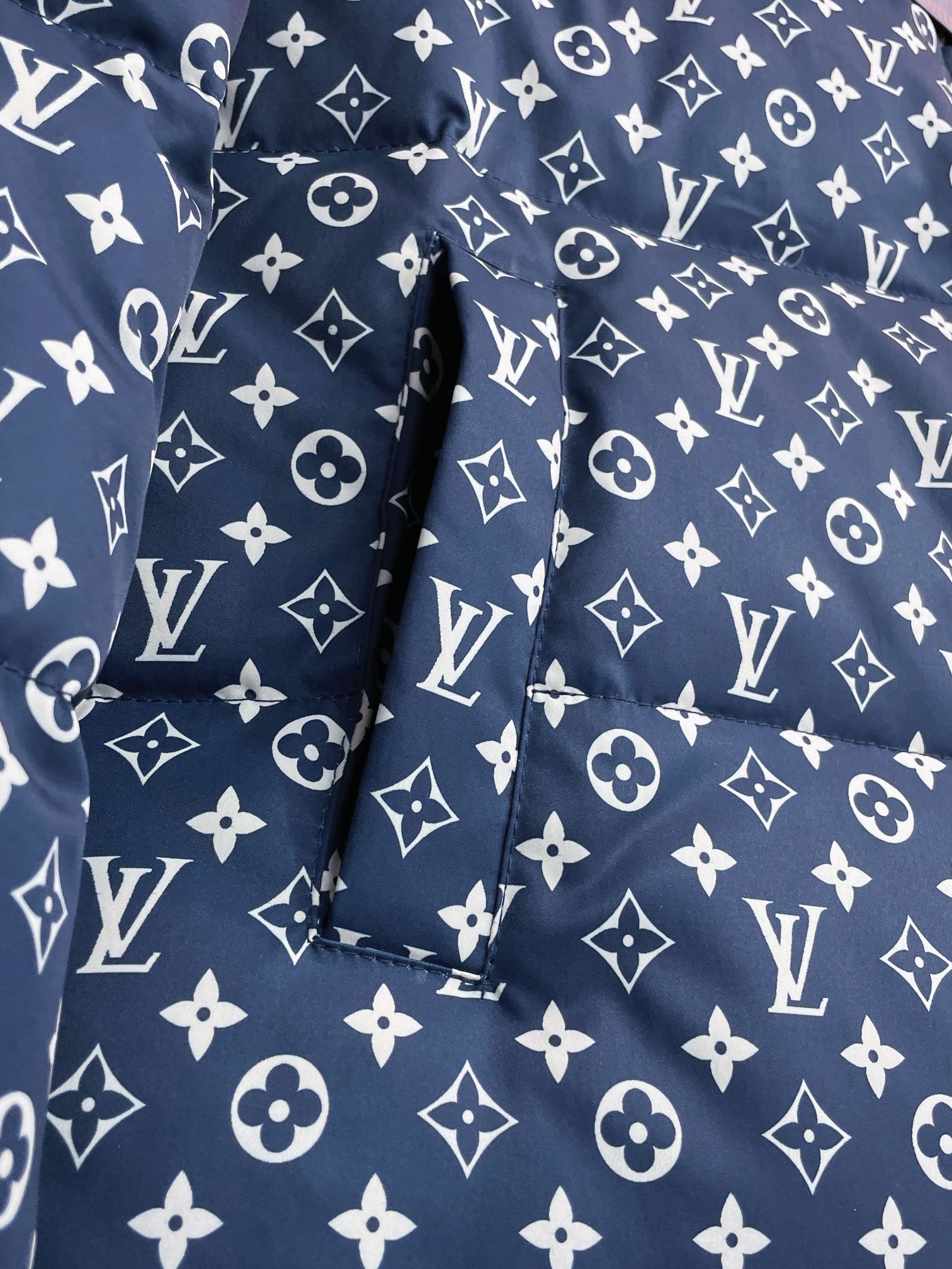 Louis Vuitton 2024 FW Down Jacket – Unisex Logo Edition, Size M–3XL