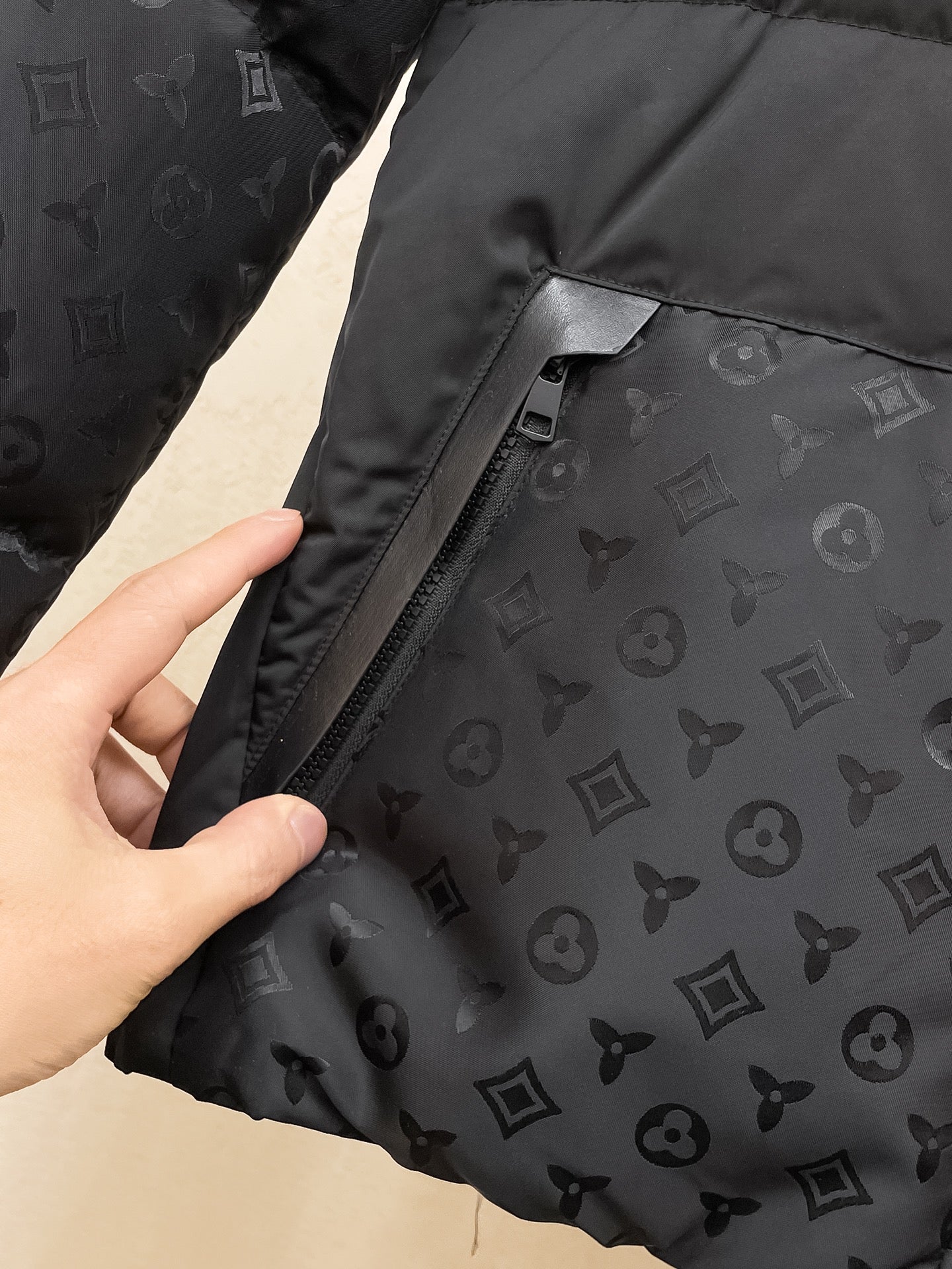 Louis Vuitton 2024 FW Down Jacket – Unisex Logo Edition, Size M–3XL