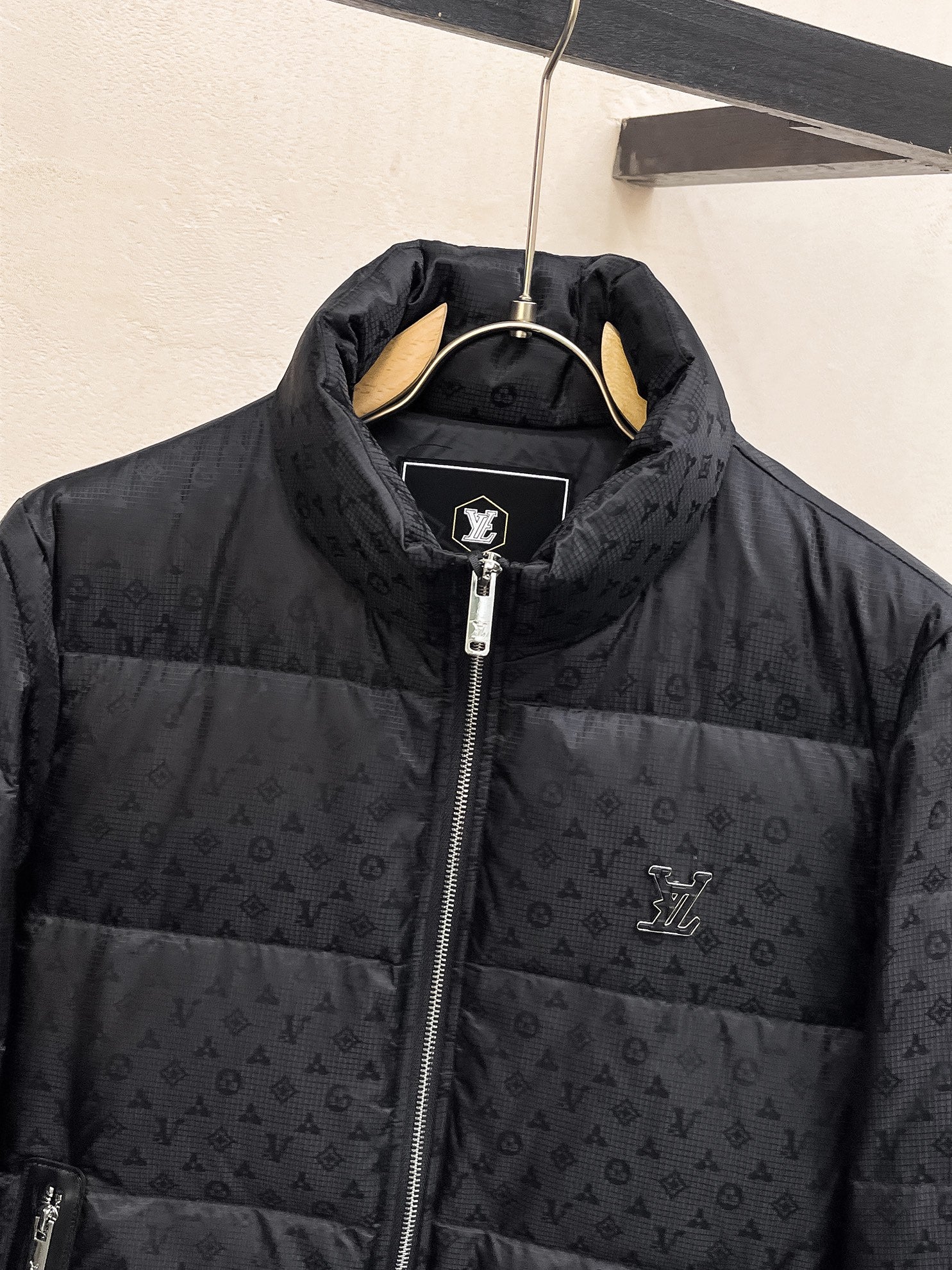 Louis Vuitton 2024 FW Down Jacket – Unisex Logo Edition, Size M–3XL