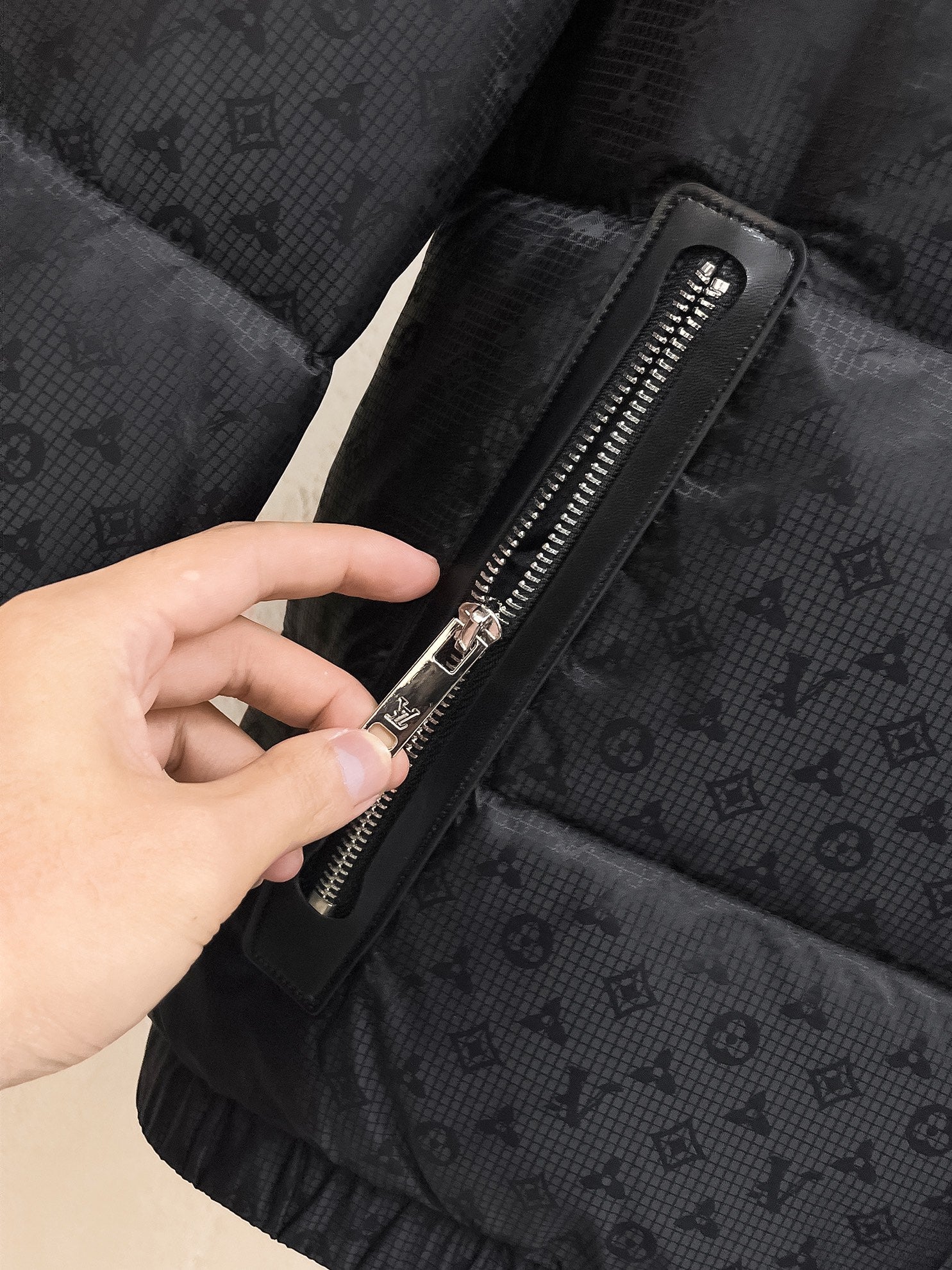 Louis Vuitton 2024 FW Down Jacket – Unisex Logo Edition, Size M–3XL