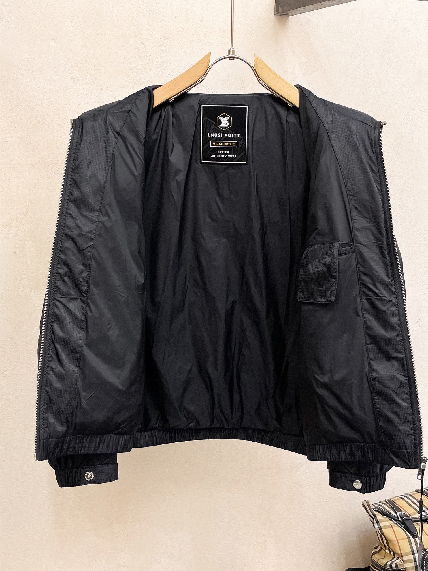 Louis Vuitton 2024 FW Down Jacket – Unisex Logo Edition, Size M–3XL
