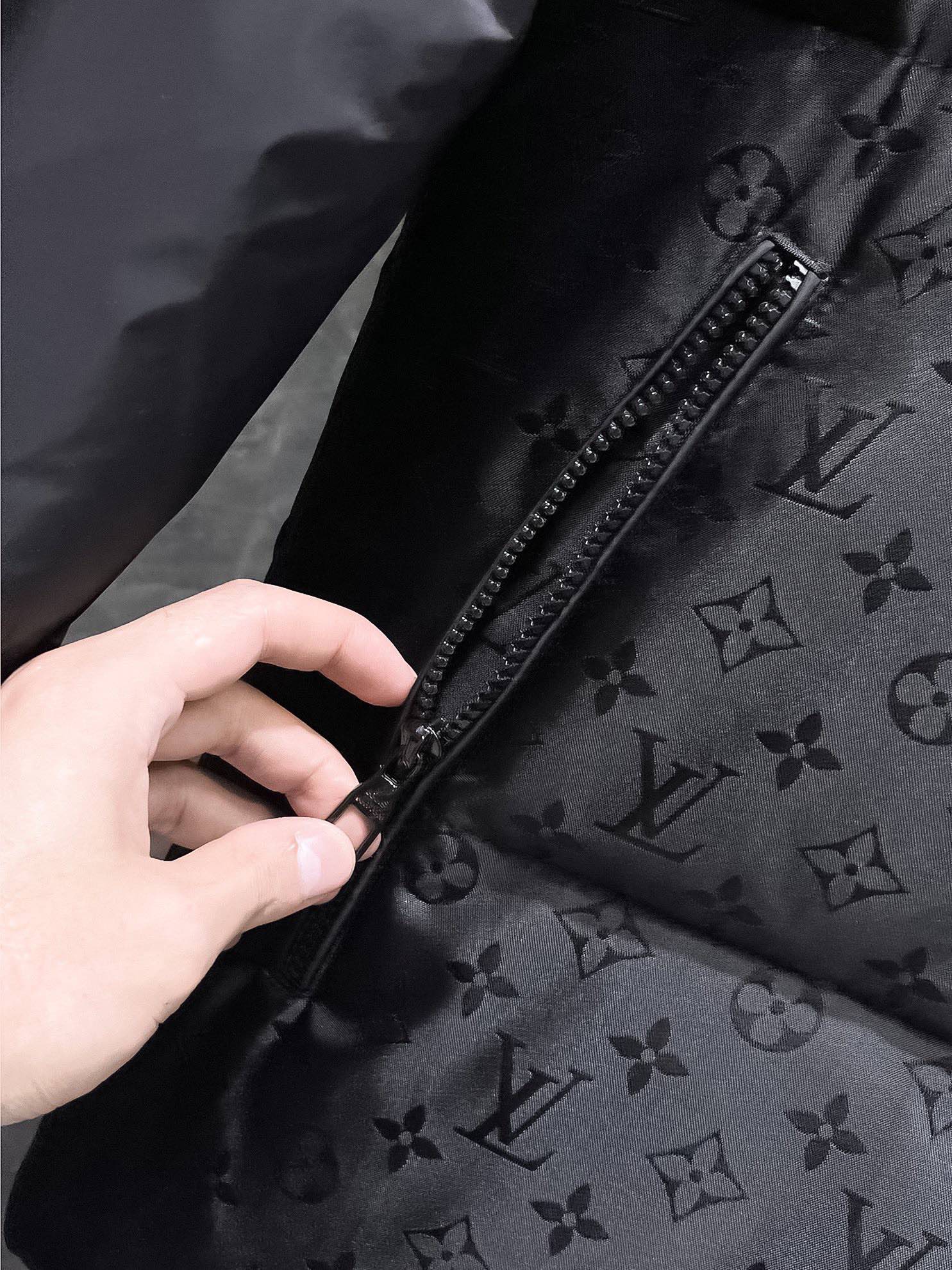 Louis Vuitton 2024 FW Down Jacket – Unisex Logo Edition, Size M–3XL