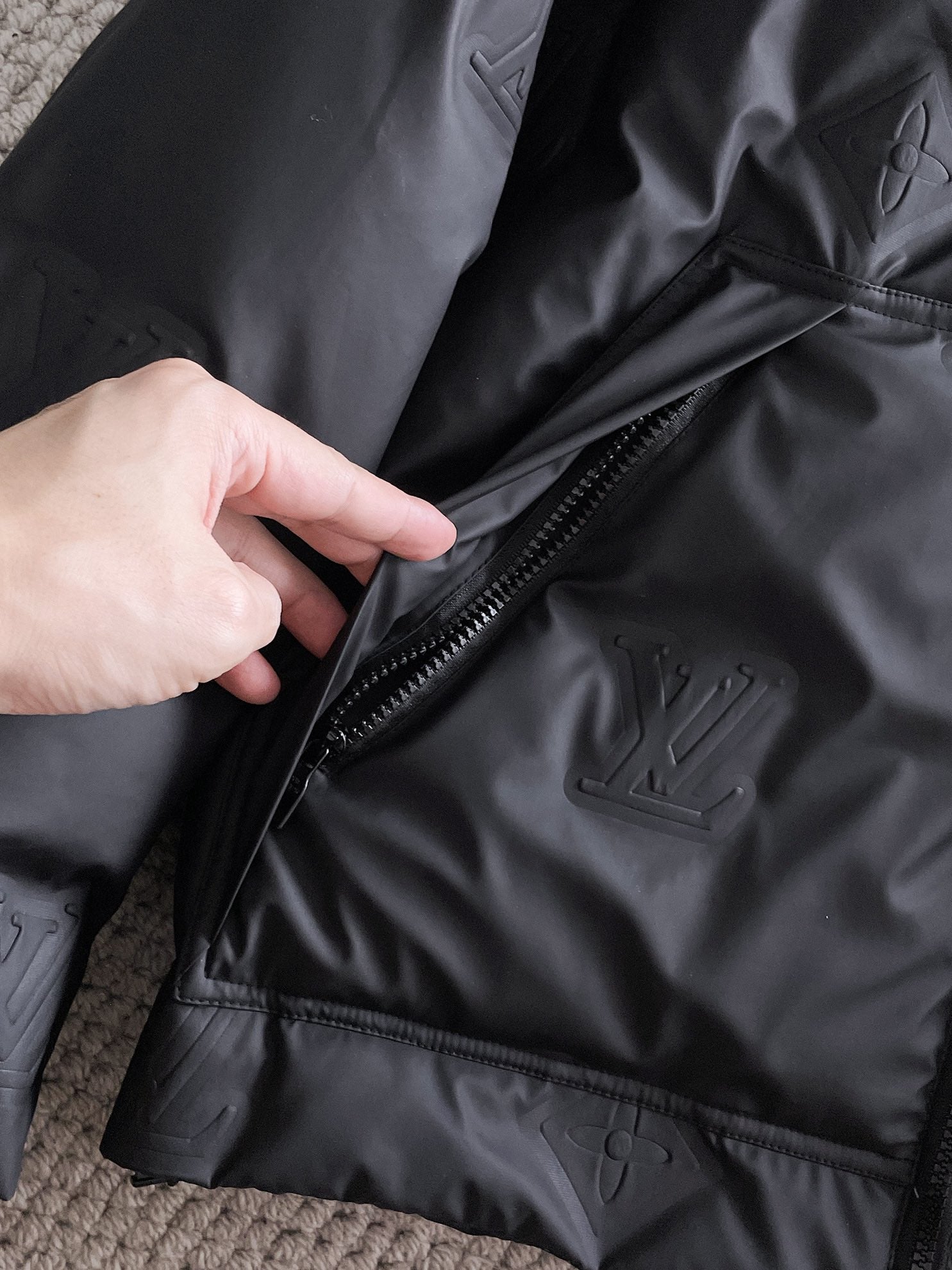 Louis Vuitton 2024 FW Down Jacket – Unisex Logo Edition, Size M–3XL