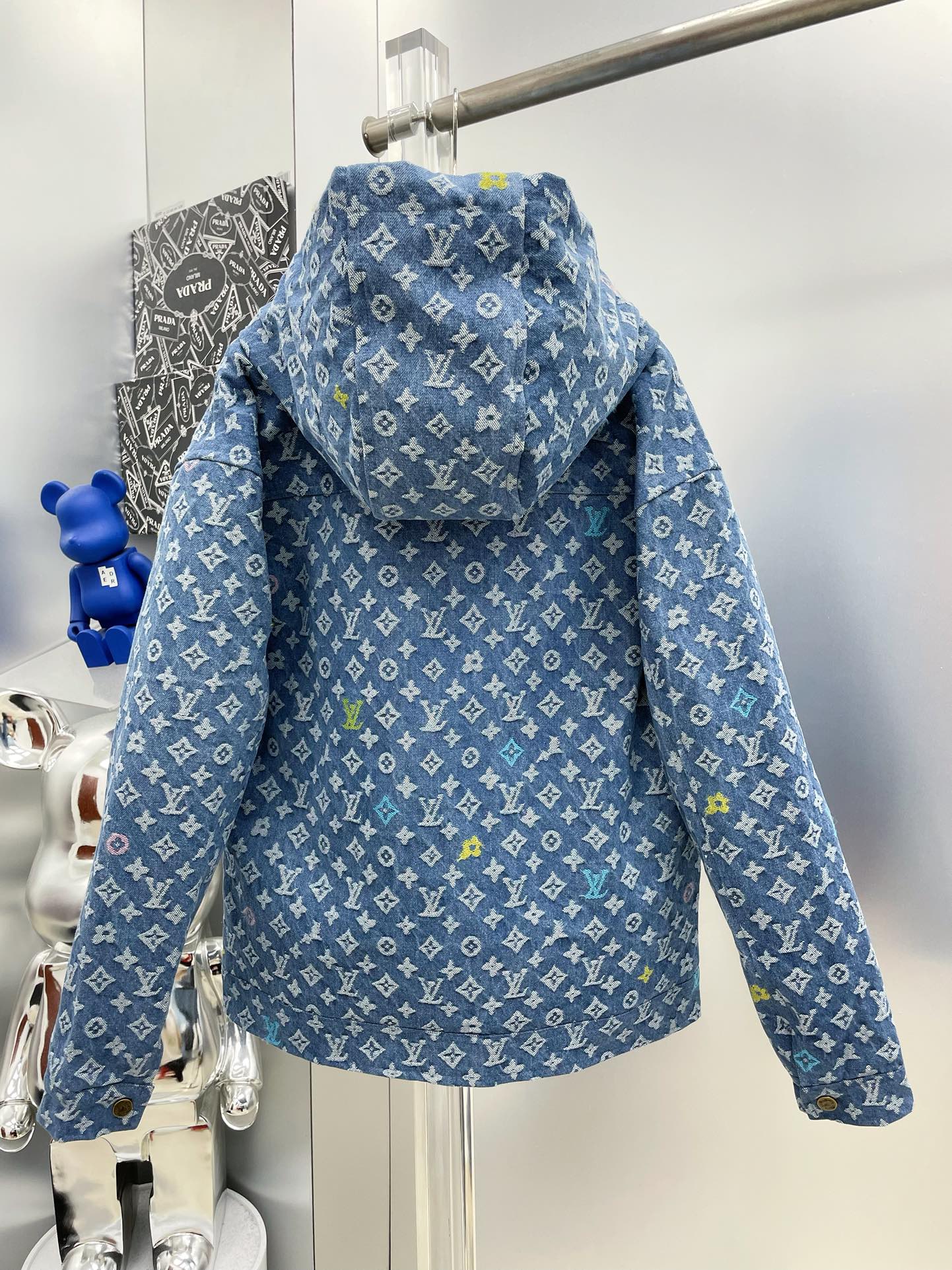 Louis Vuitton 2024 FW Monogram Denim Jacquard Logo Down Jacket – Unisex, Size M–3XL