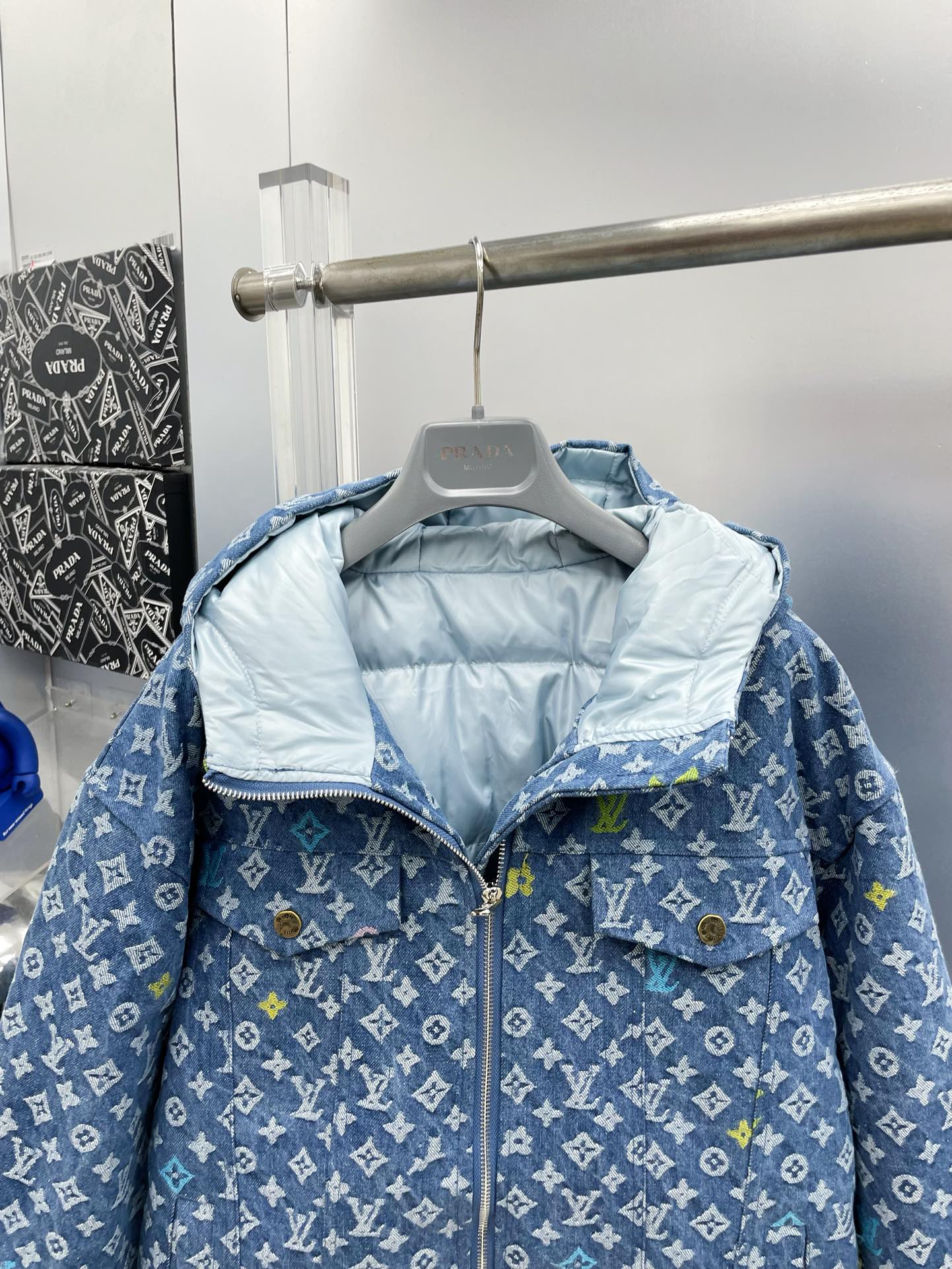 Louis Vuitton 2024 FW Monogram Denim Jacquard Logo Down Jacket – Unisex, Size M–3XL