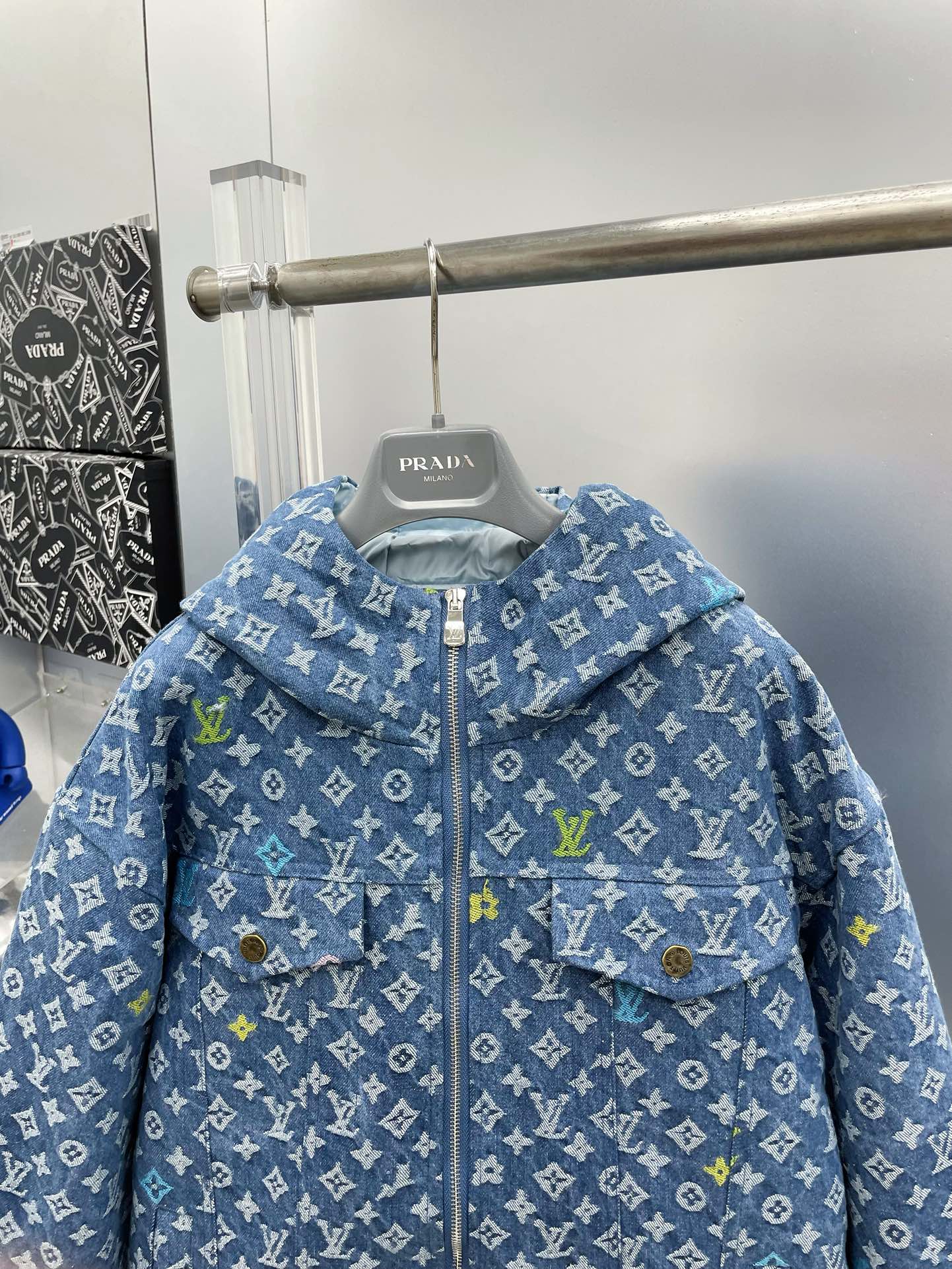 Louis Vuitton 2024 FW Monogram Denim Jacquard Logo Down Jacket – Unisex, Size M–3XL