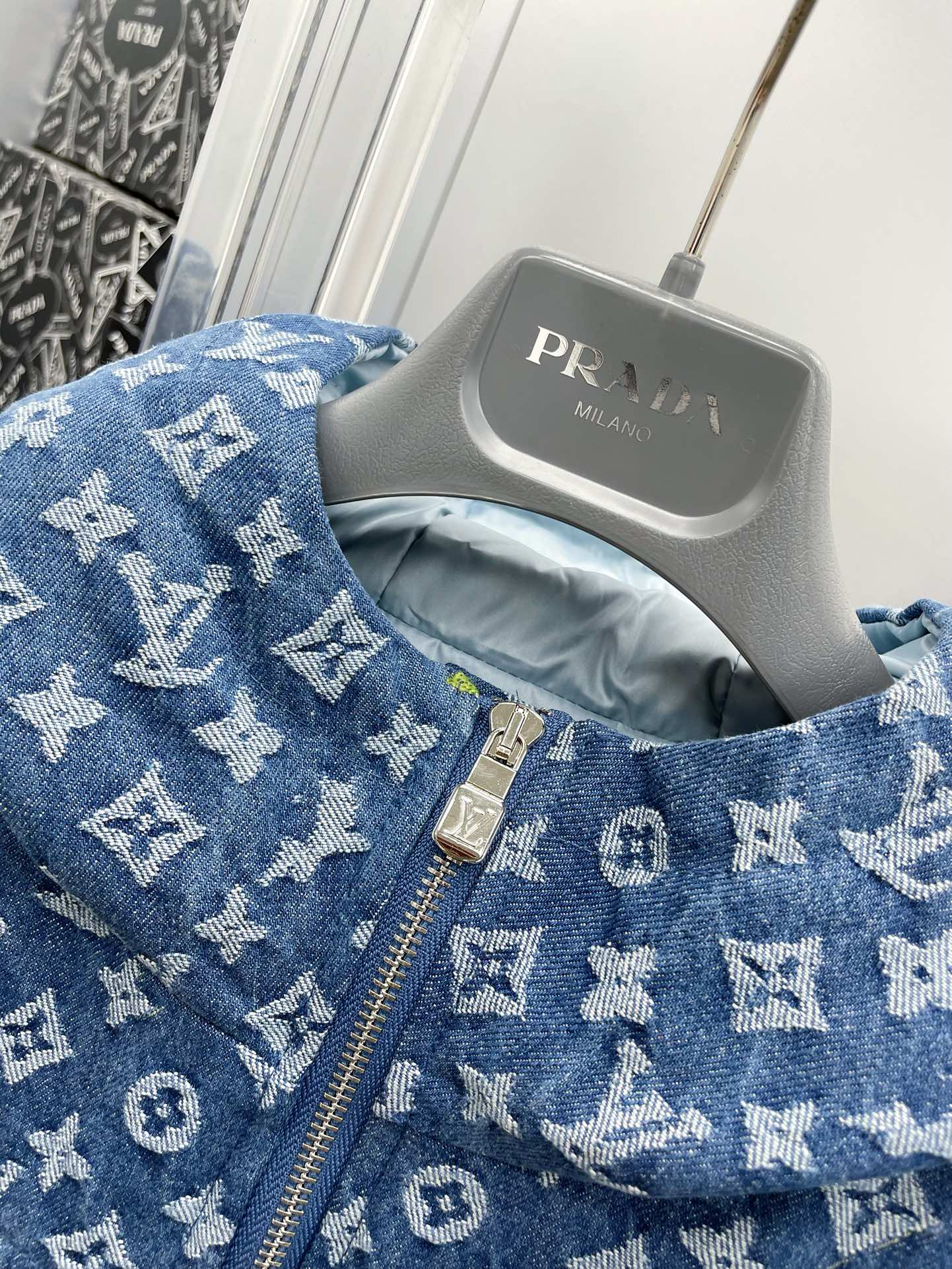Louis Vuitton 2024 FW Monogram Denim Jacquard Logo Down Jacket – Unisex, Size M–3XL