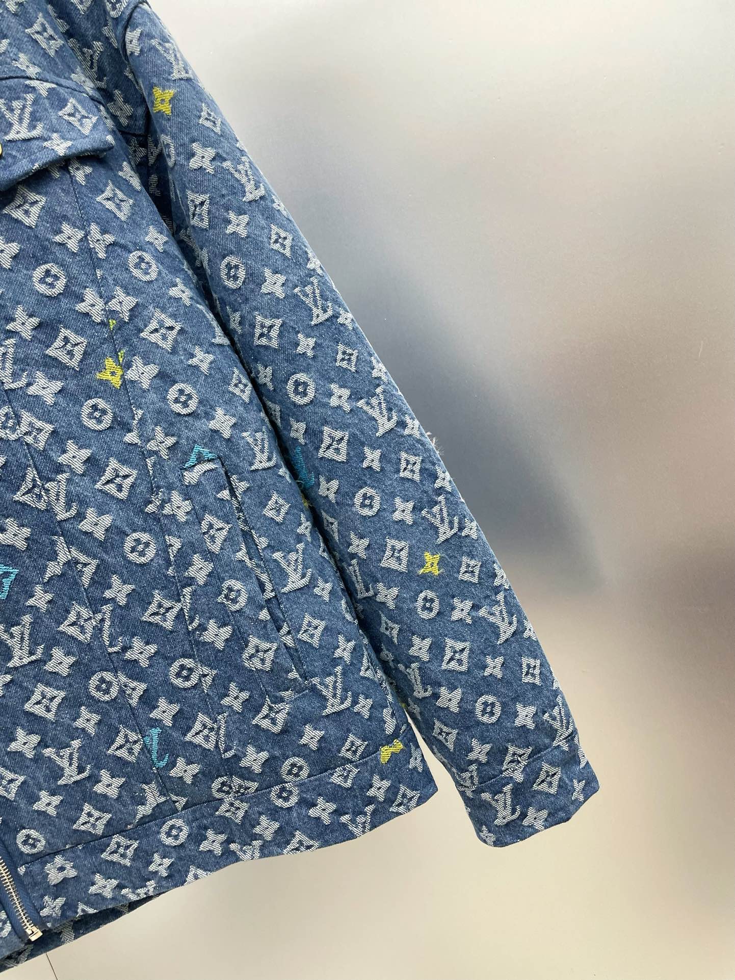 Louis Vuitton 2024 FW Monogram Denim Jacquard Logo Down Jacket – Unisex, Size M–3XL