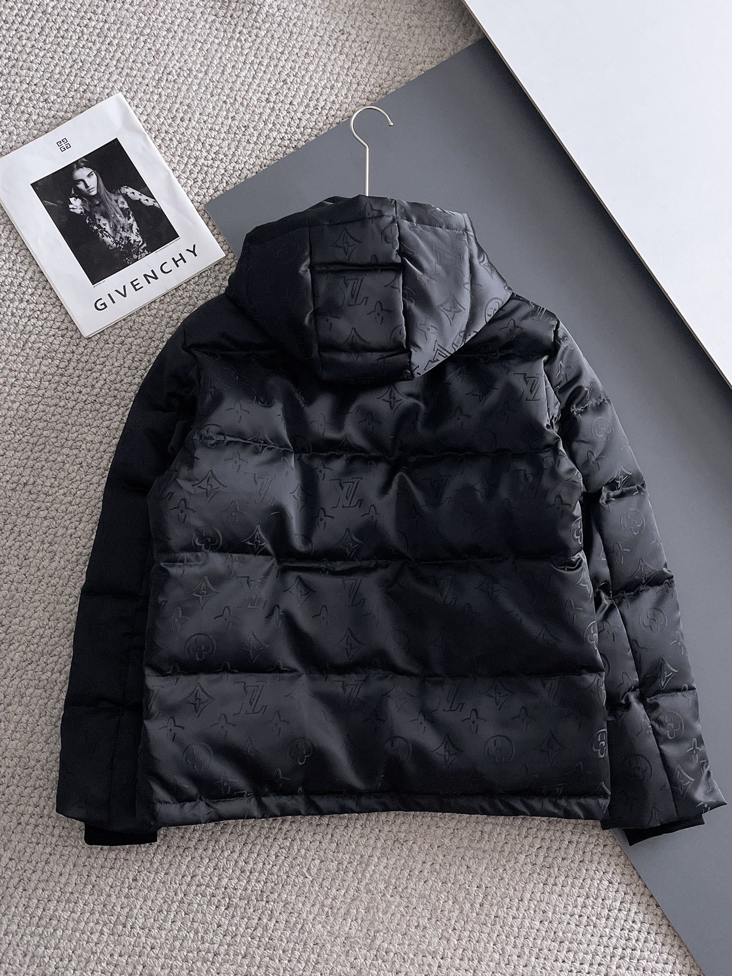Louis Vuitton 2024 FW Down Jacket – Unisex Logo Edition, Size M–3X