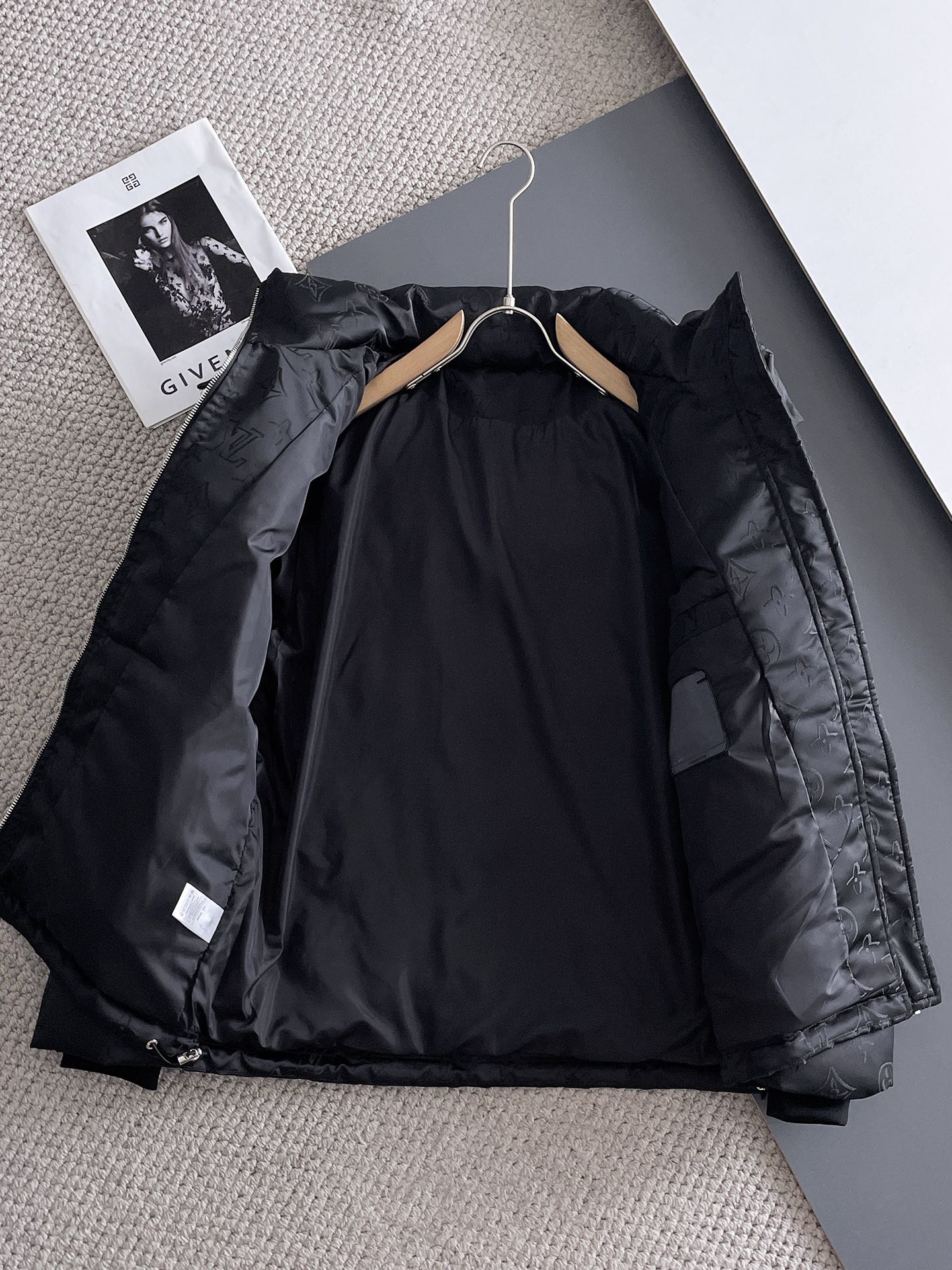 Louis Vuitton 2024 FW Down Jacket – Unisex Logo Edition, Size M–3X