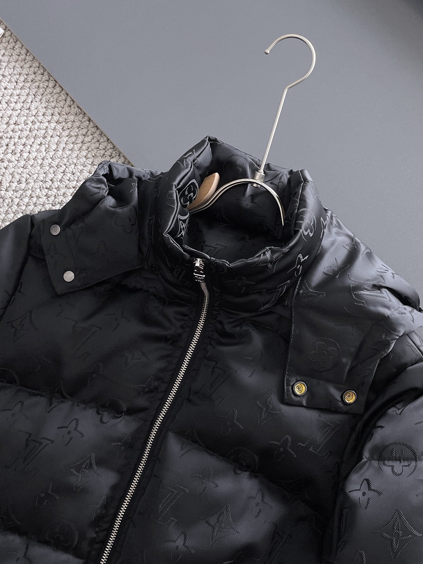 Louis Vuitton 2024 FW Down Jacket – Unisex Logo Edition, Size M–3X