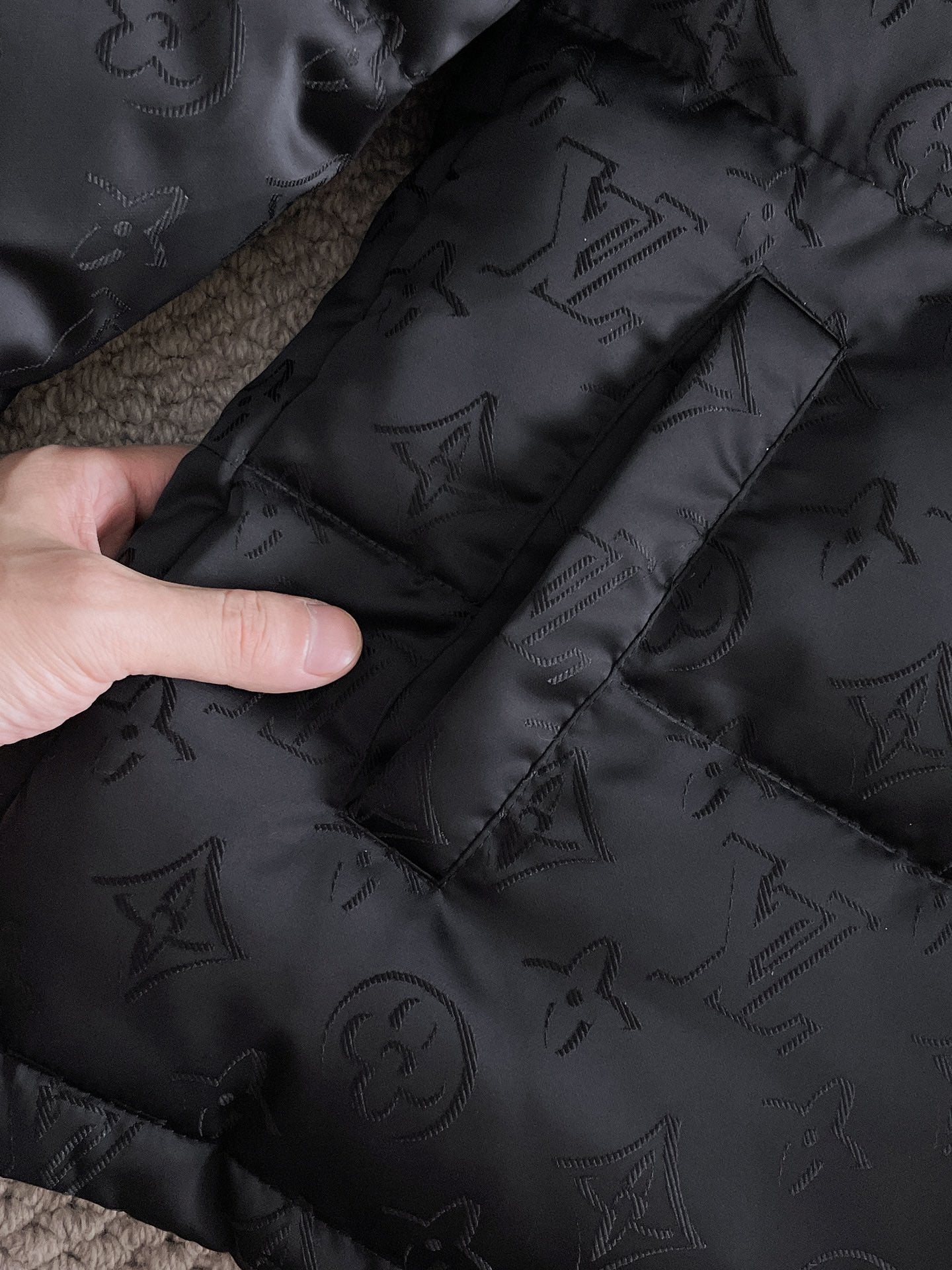 Louis Vuitton 2024 FW Down Jacket – Unisex Logo Edition, Size M–3X