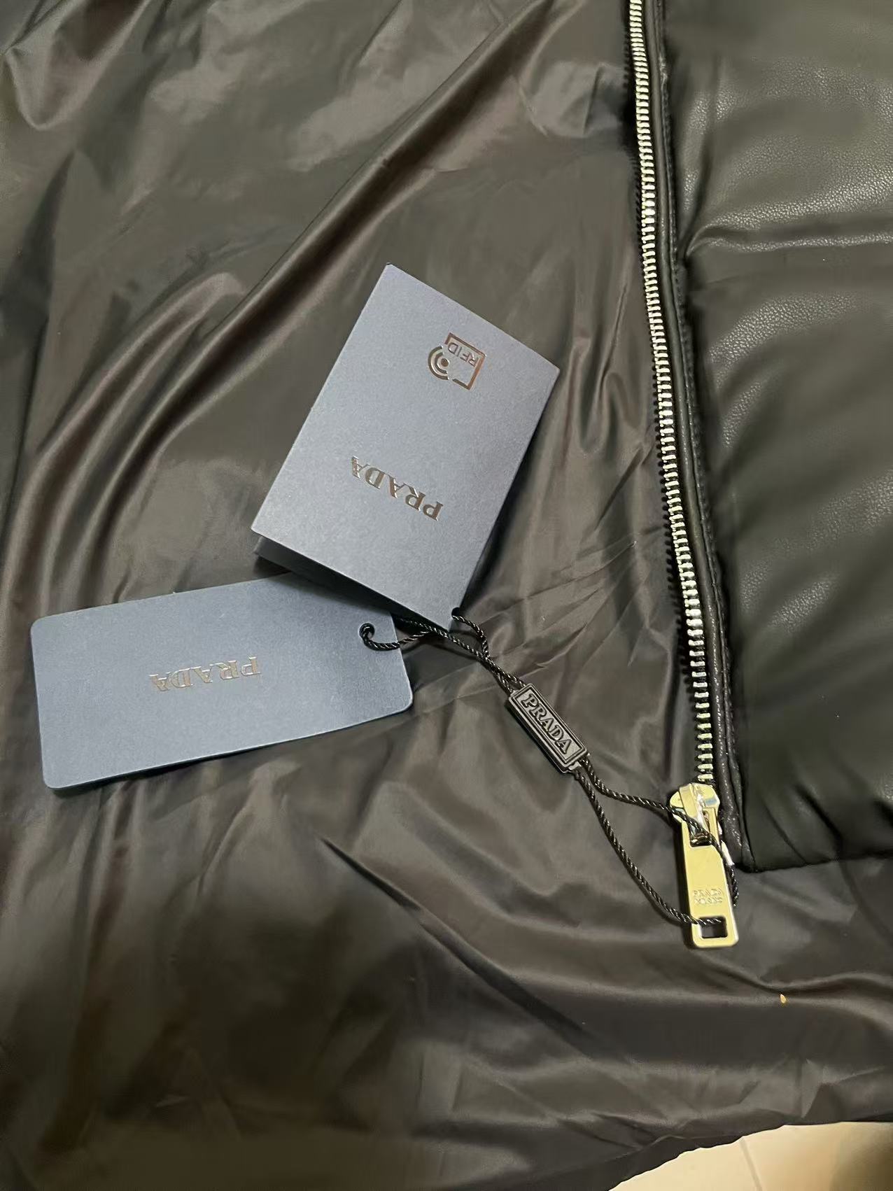 PRADA 0078 Premium Short Puffer Jacket｜90% White Goose Down