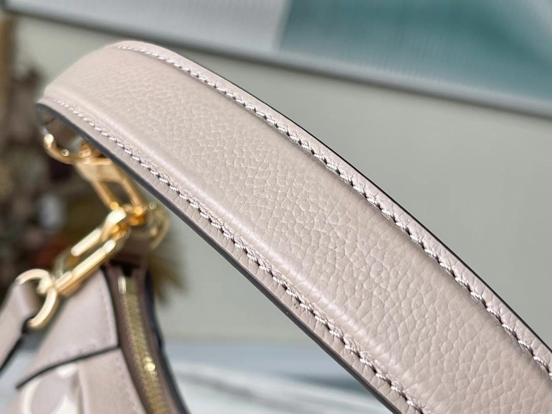 Louis Vuitton women's bags 65