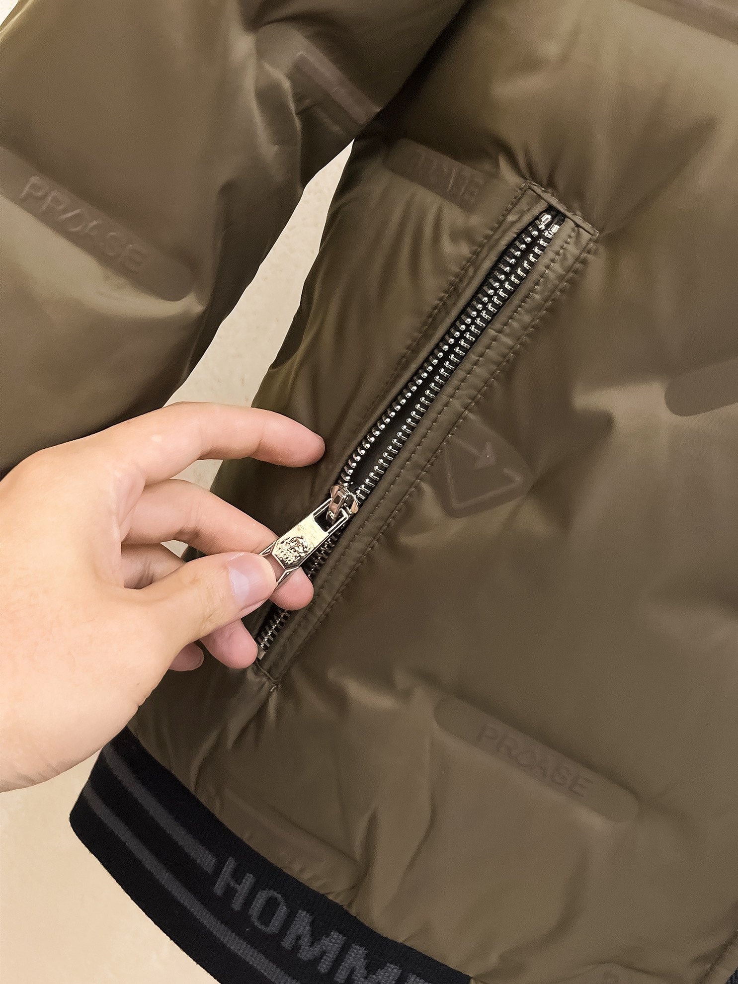 PRADA 2024 FW Logo Down Jacket｜Unisex