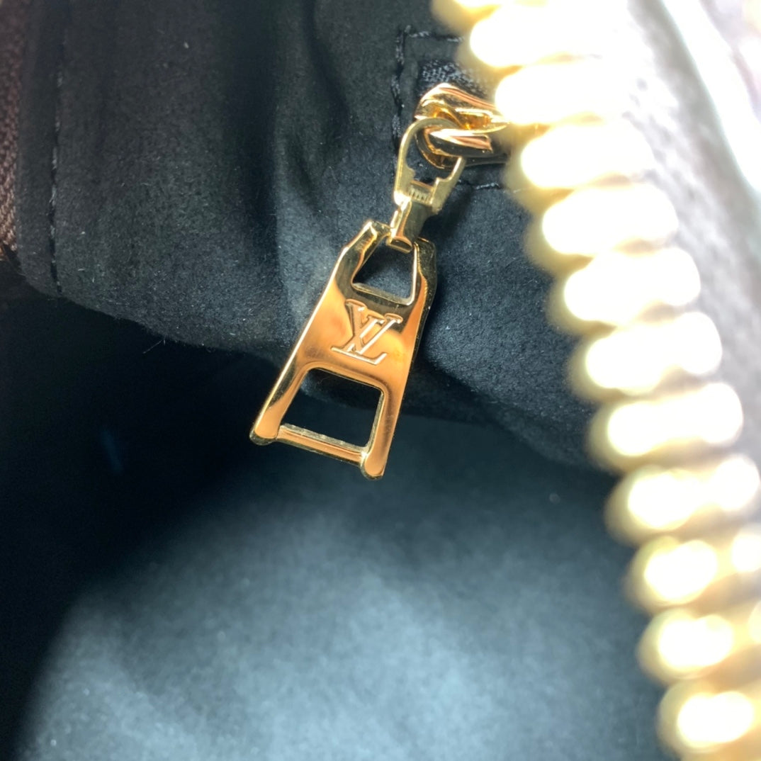 Louis Vuitton women's bags 90