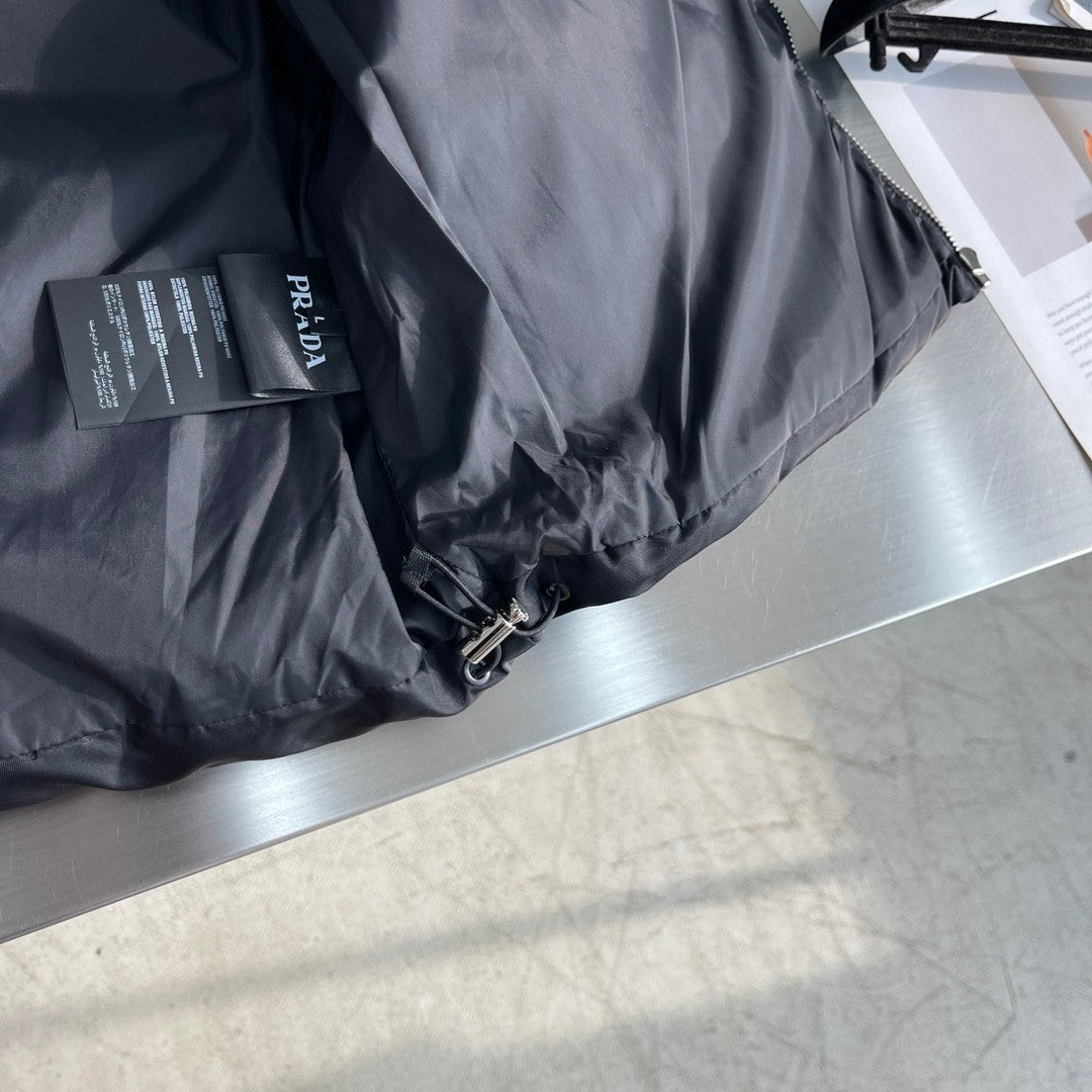PRADA Re-Nylon Short Down Jacket｜Oversized Fit｜Black (Sizes S–XL)