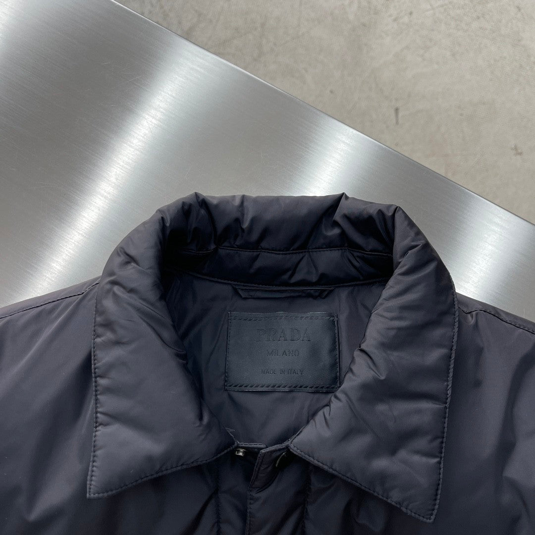 PRADA 24SS Minimalist Triangle Logo Down Jacket｜Winter Collection｜Black (Sizes M–XXL)