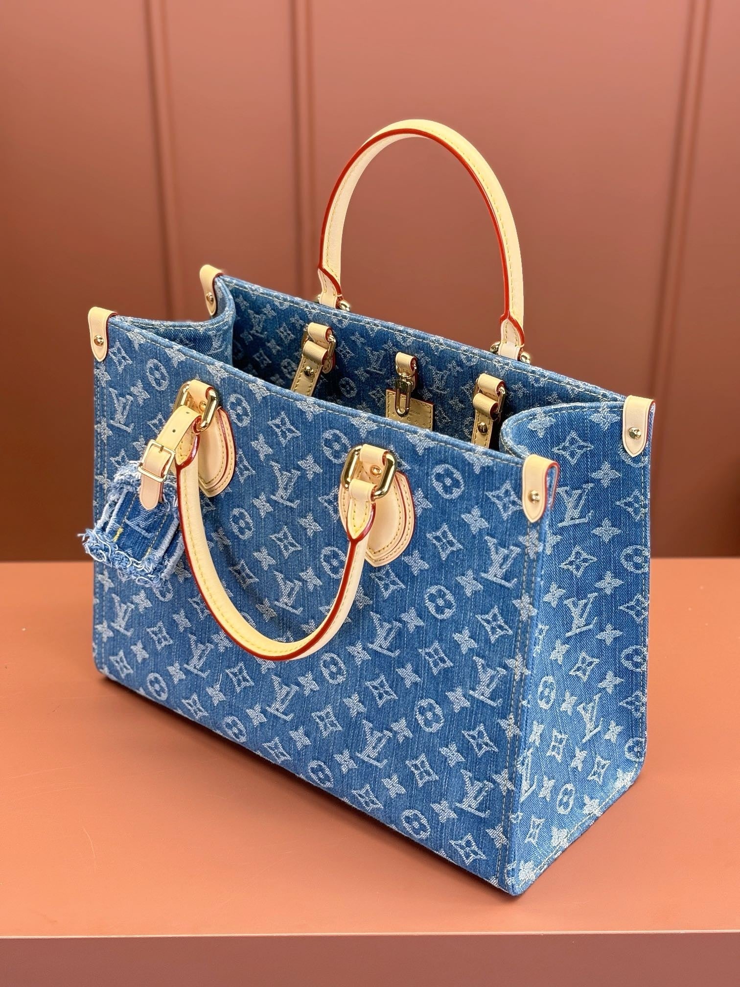 Louis Vuitton women's bags 125