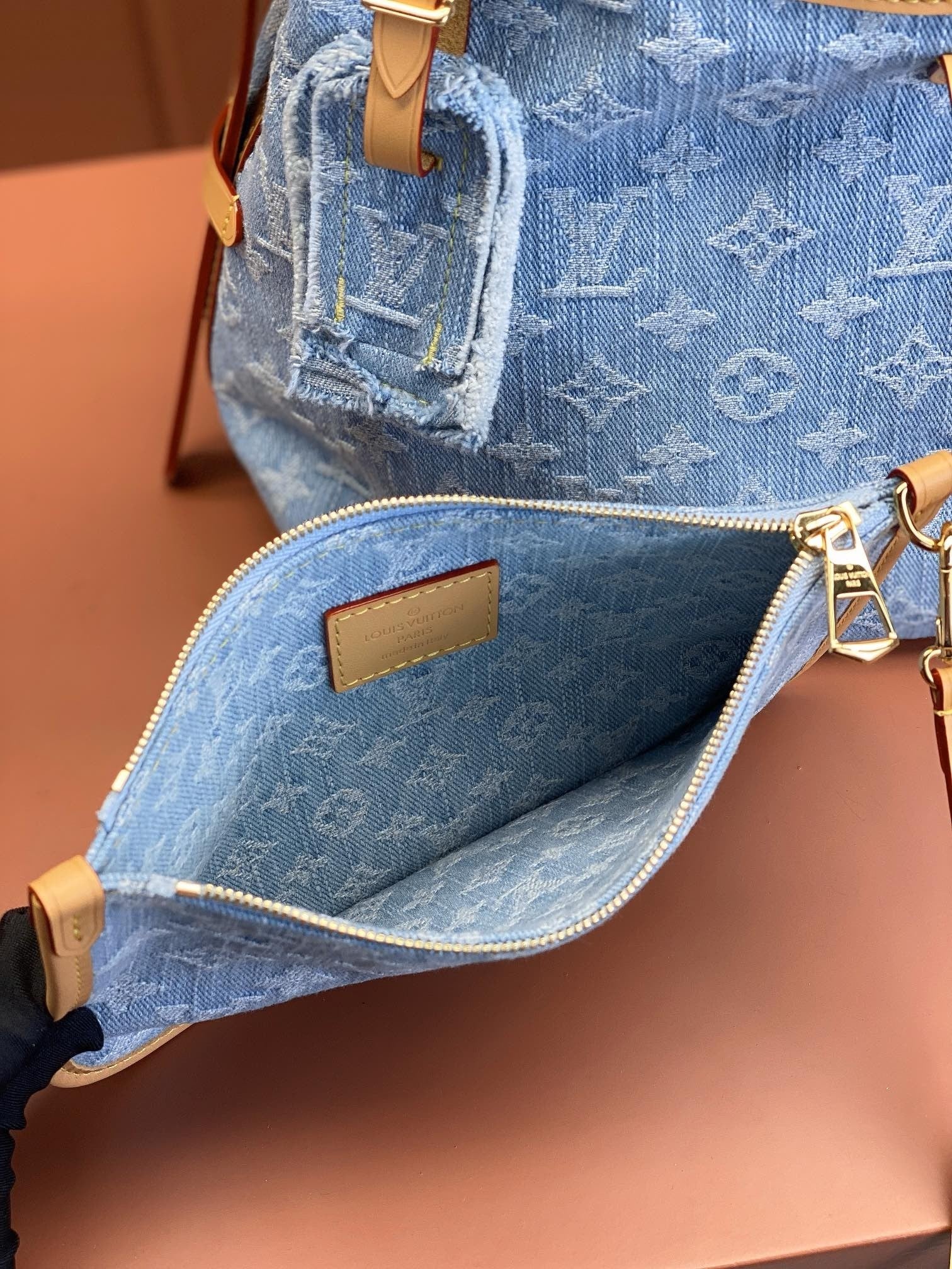 Louis Vuitton women's bags 130