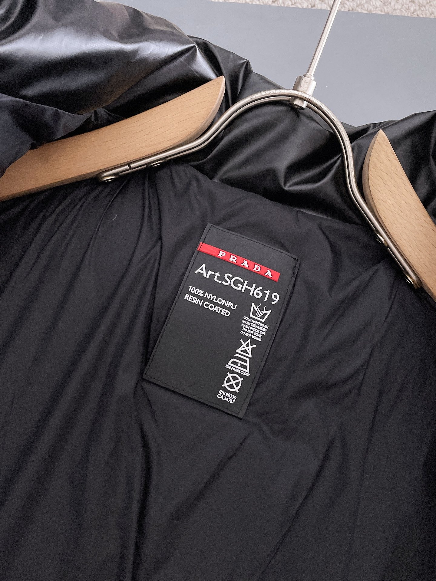 PRADA 2024 FW Premium Goose Down Jacket | Colorblock Design | Unisex | M–3XL
