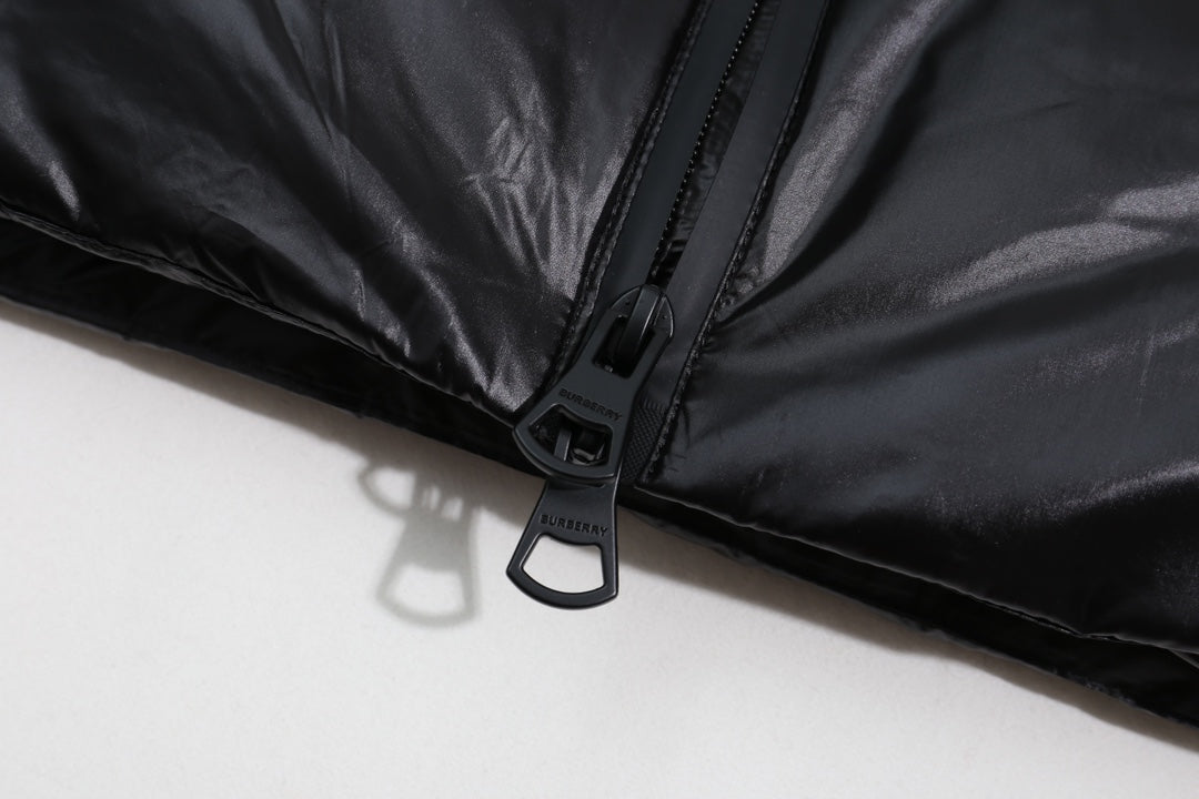 Burberry 24FW Equestrian Knight Emblem Down Jacket | Unisex | S–XXL