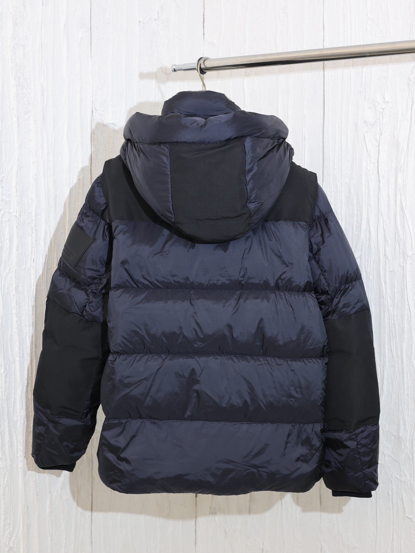 Burberry 2024 Couple’s Convertible Sleeve Down Jacket – Zhou Dongyu Popular Edition | XS–XL