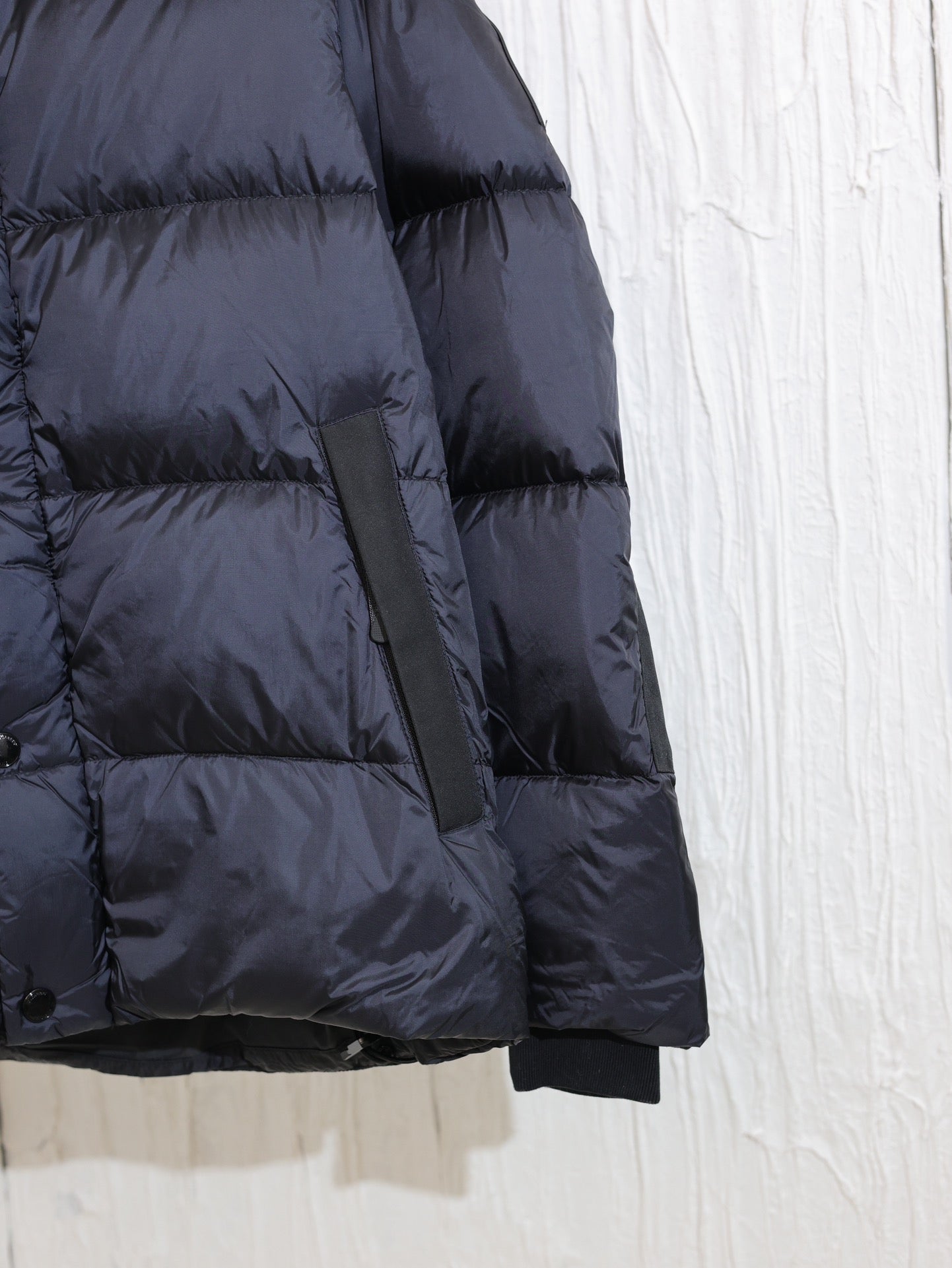 Burberry 2024 Couple’s Convertible Sleeve Down Jacket – Zhou Dongyu Popular Edition | XS–XL