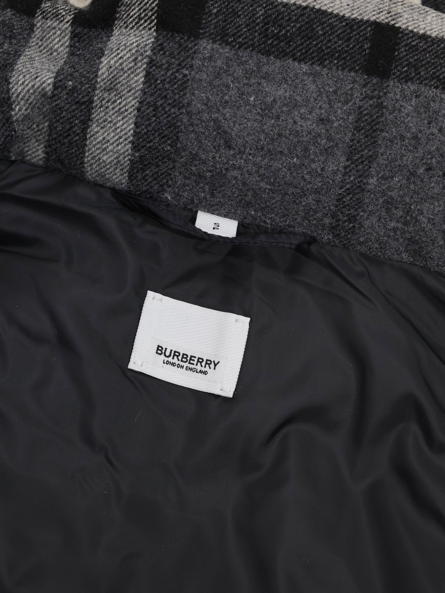 Burberry 2024 Couple’s Convertible Sleeve Down Jacket – Zhou Dongyu Popular Edition | XS–XL