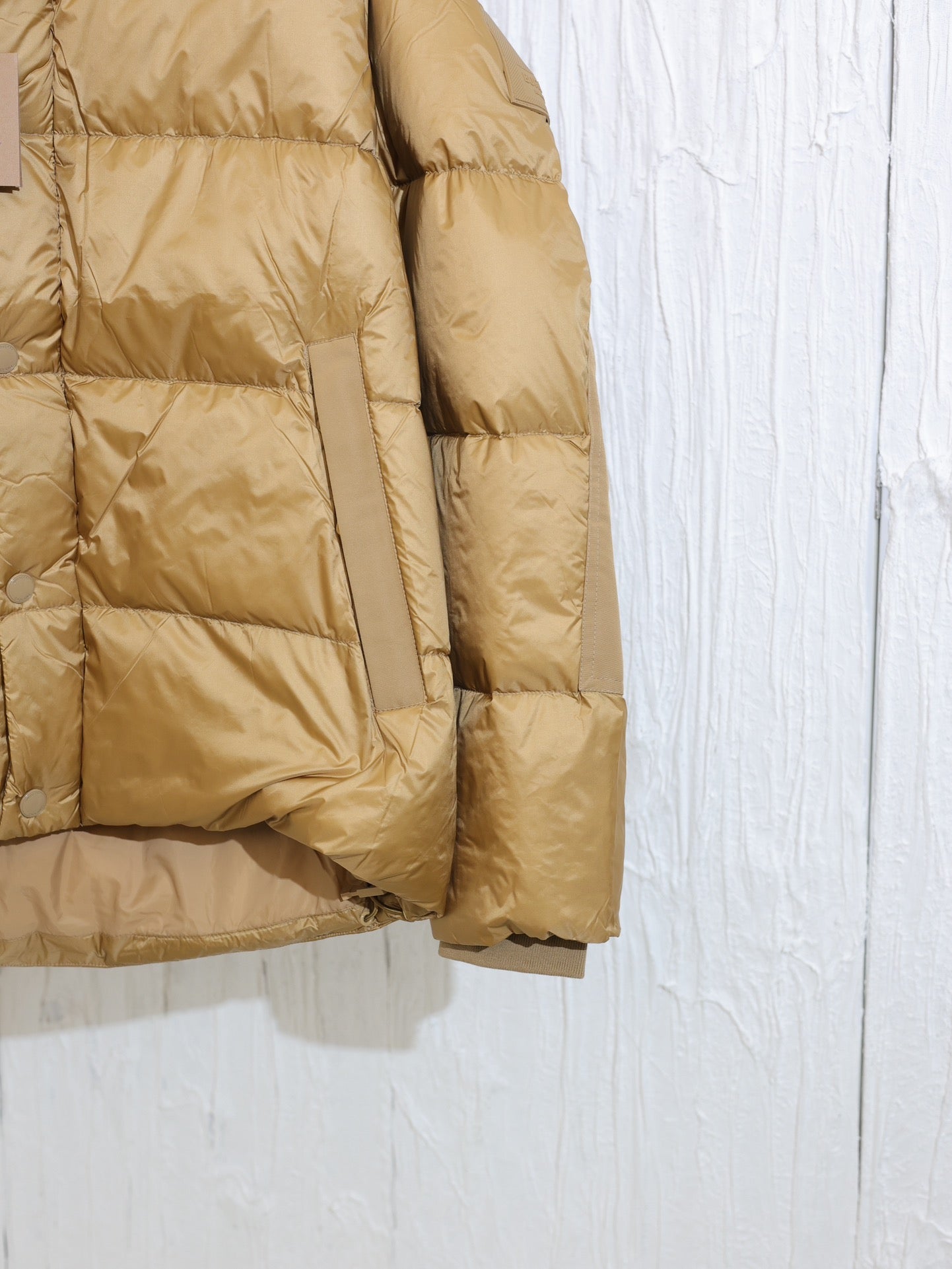 Burberry 2024 Couple’s Convertible Sleeve Down Jacket – Zhou Dongyu Popular Edition | XS–XL