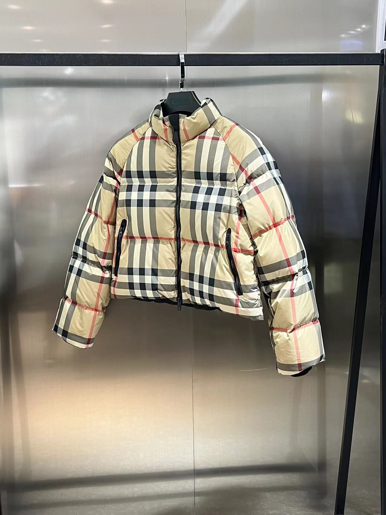 Burberry BBR 2024 Autumn/Winter Plaid Down Jacket – Women’s S–M–L