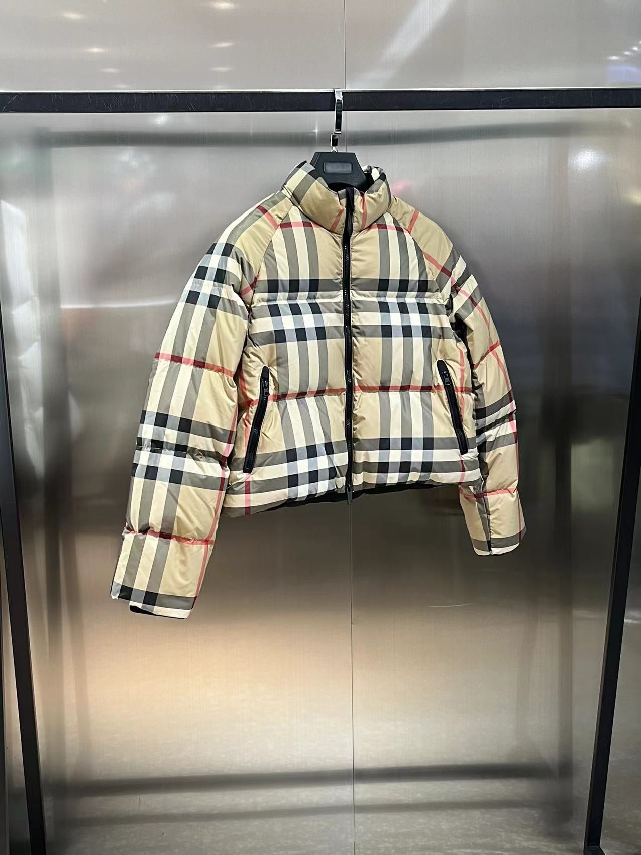 Burberry BBR 2024 Autumn/Winter Plaid Down Jacket – Women’s S–M–L