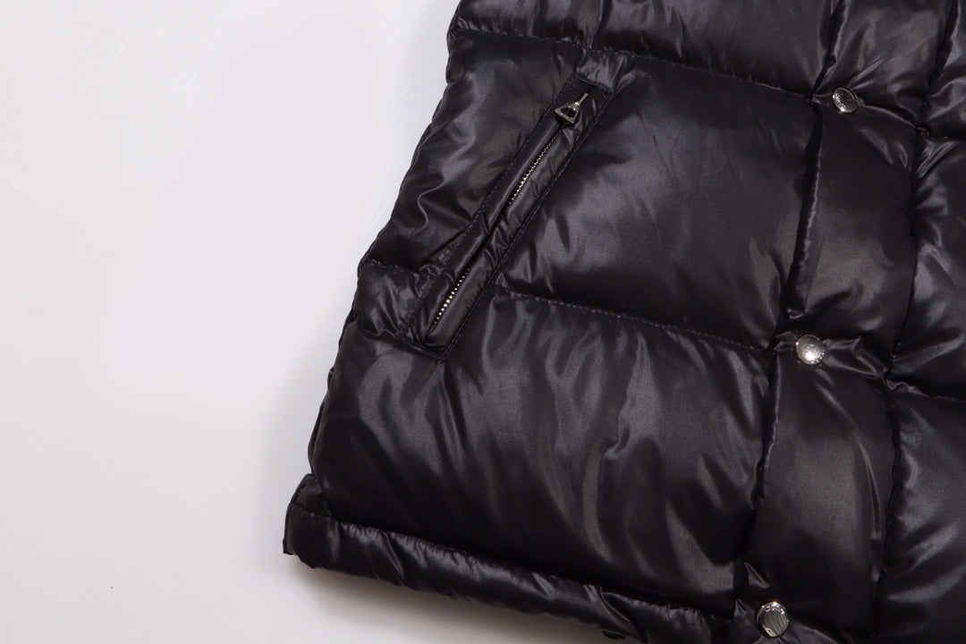 GUCCI 2024 FW Classic Striped Down Jacket – Unisex | Sizes M–XXL | Black & White
