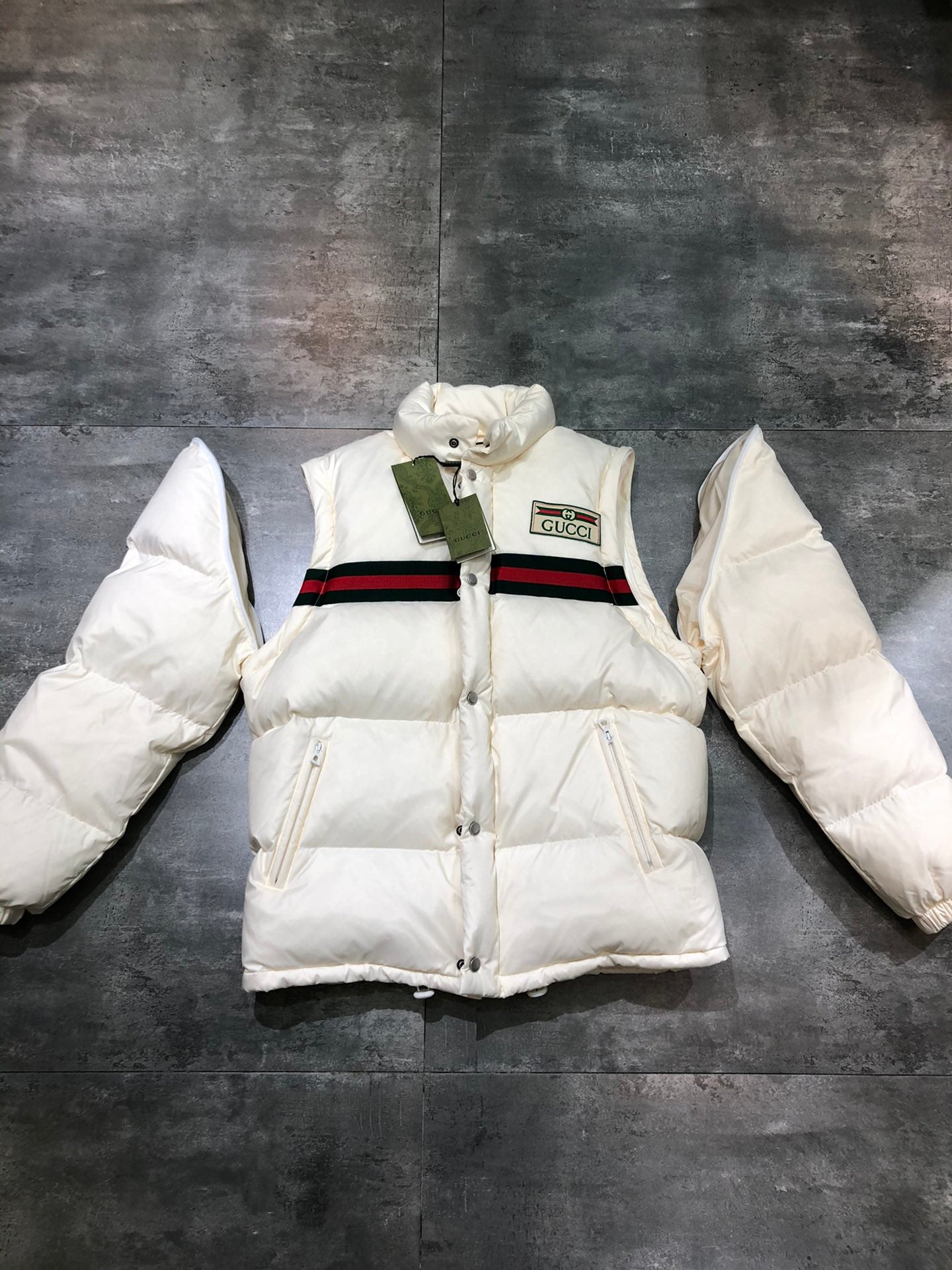GUCCI 2022 Winter Detachable Sleeve Down Jacket Vest – Unisex | White | Sizes 40–46