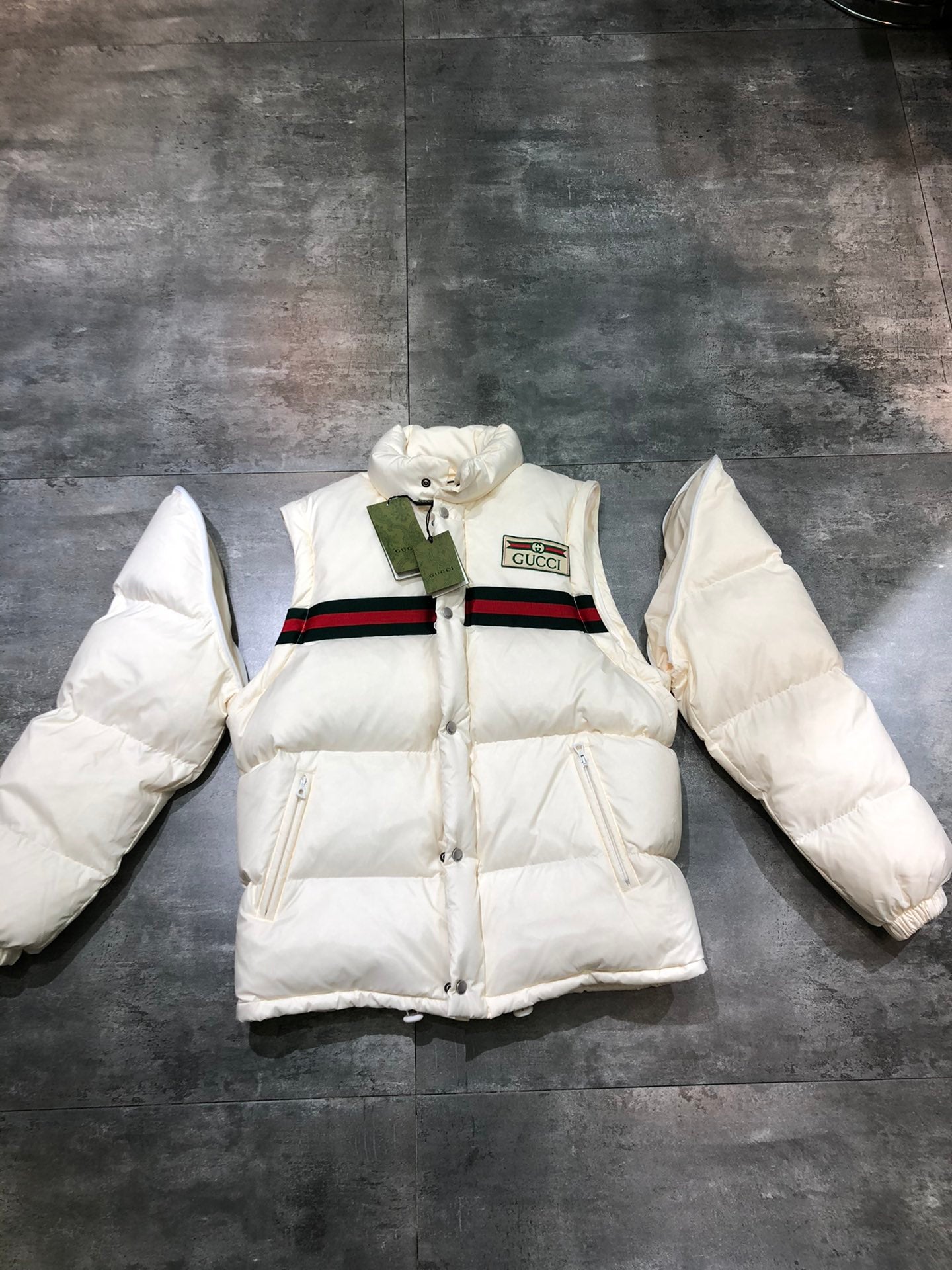 GUCCI 2022 Winter Detachable Sleeve Down Jacket Vest – Unisex | White | Sizes 40–46