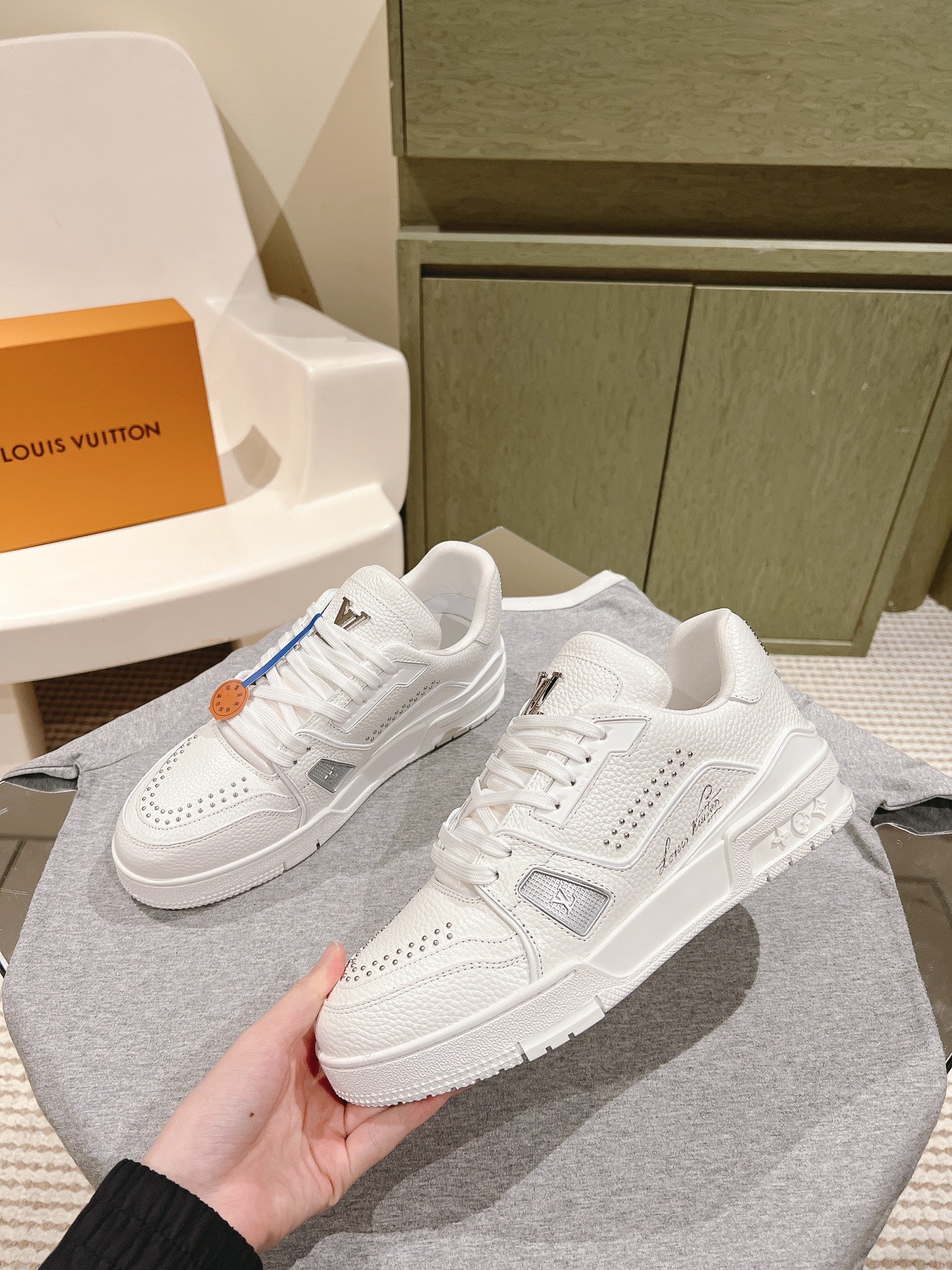 Louis Vuitton sneakers 01