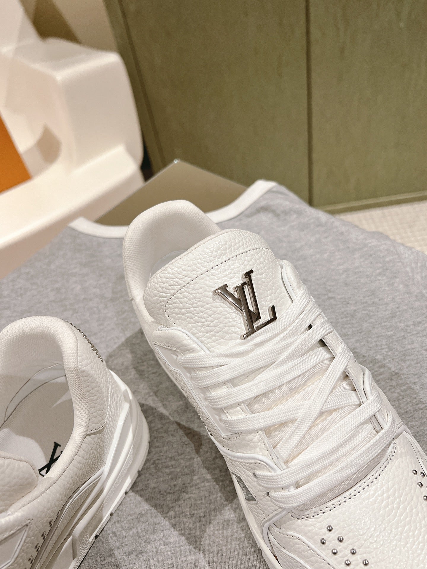 Louis Vuitton sneakers 01