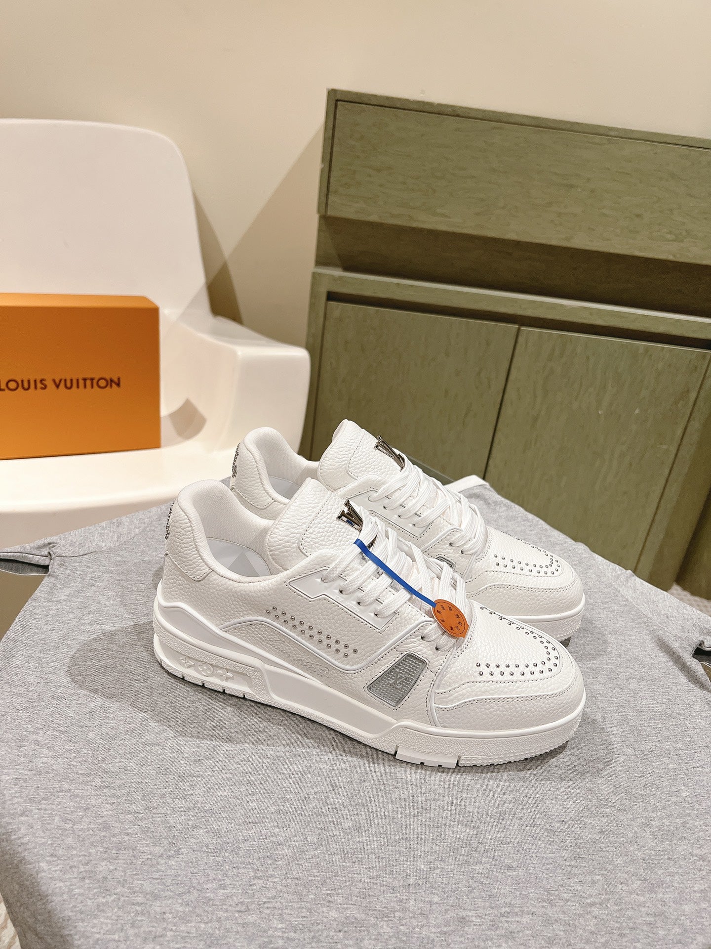 Louis Vuitton sneakers 01