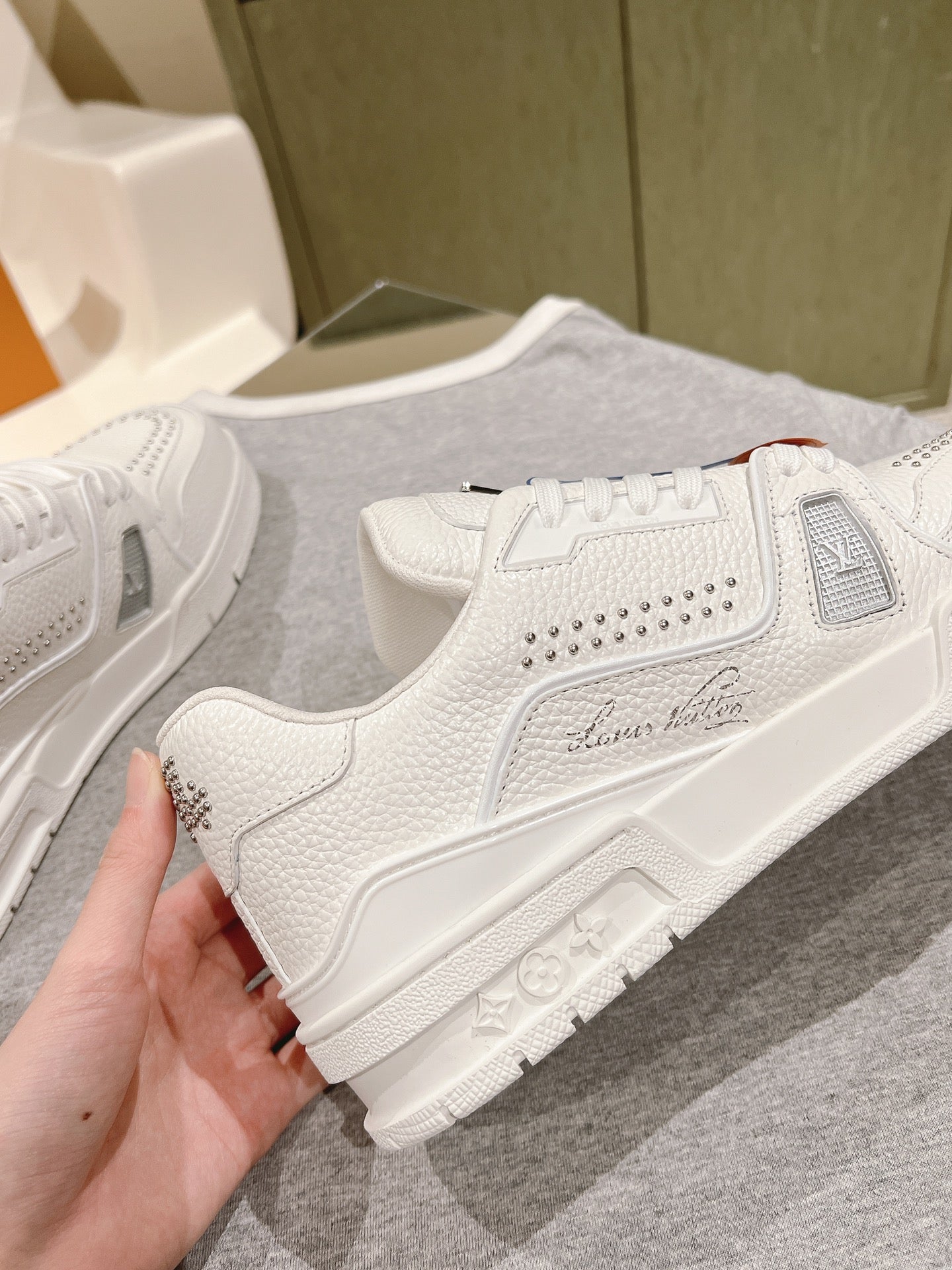 Louis Vuitton sneakers 01